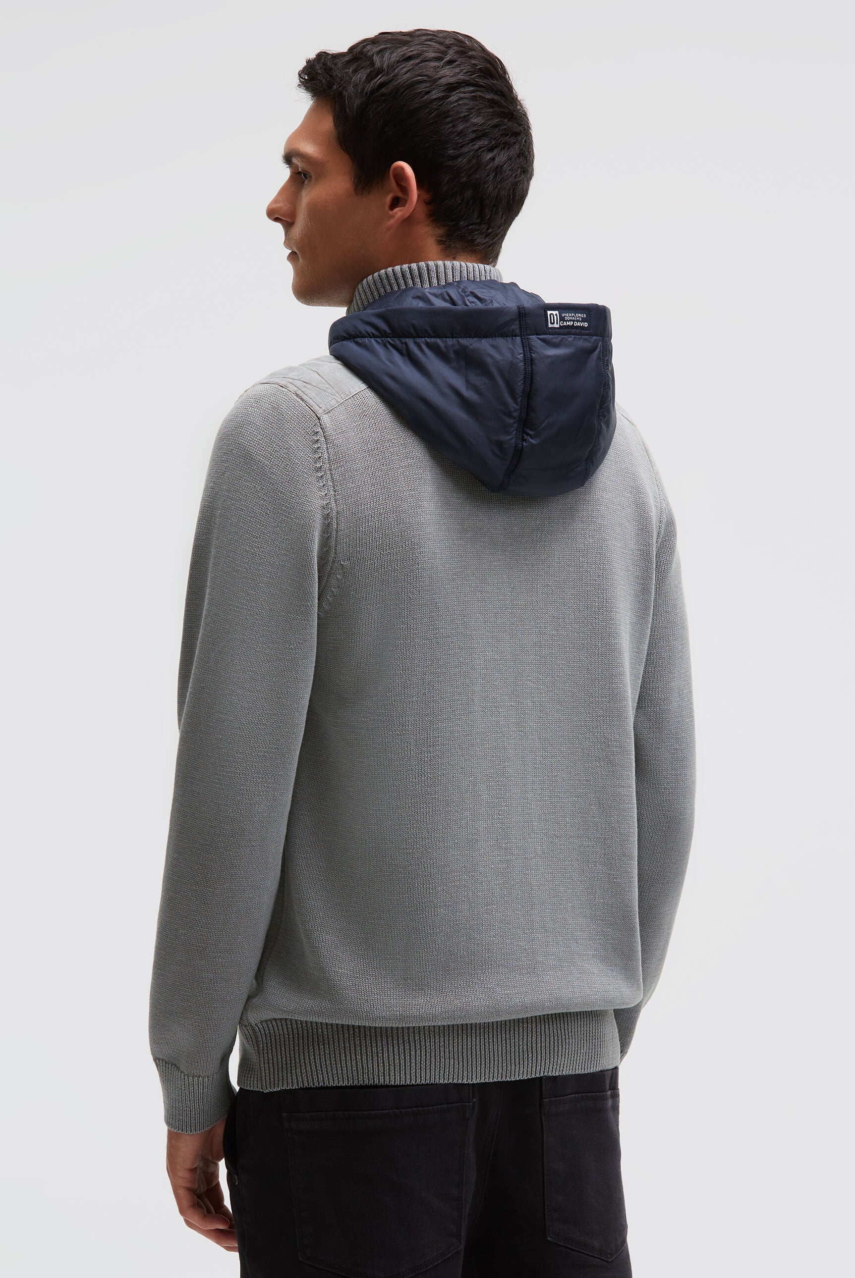 Troyer svetr s odnímatelnou kontrastní kapucí - 5