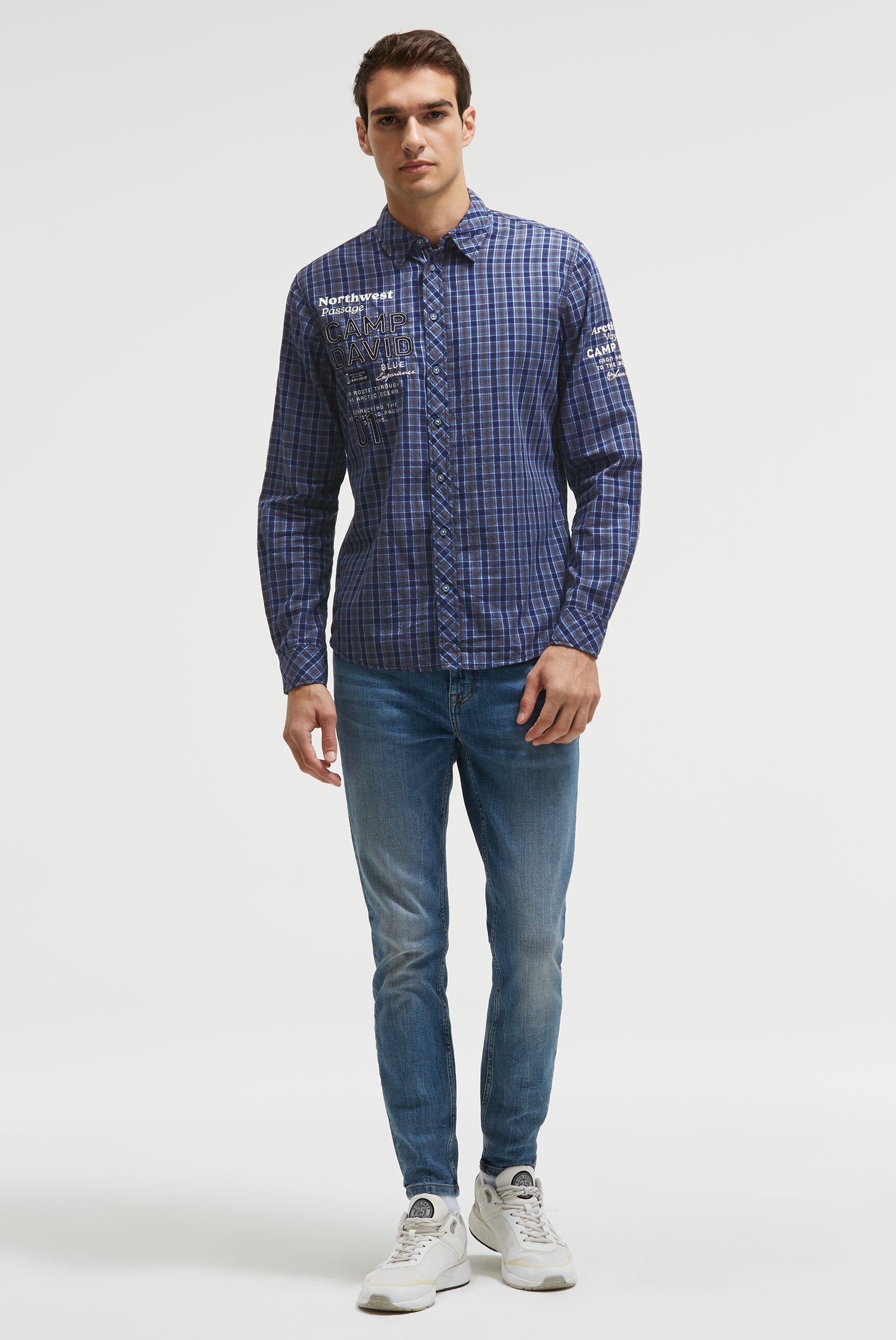 Koszula w kratę z aplikacjami z logo - 3