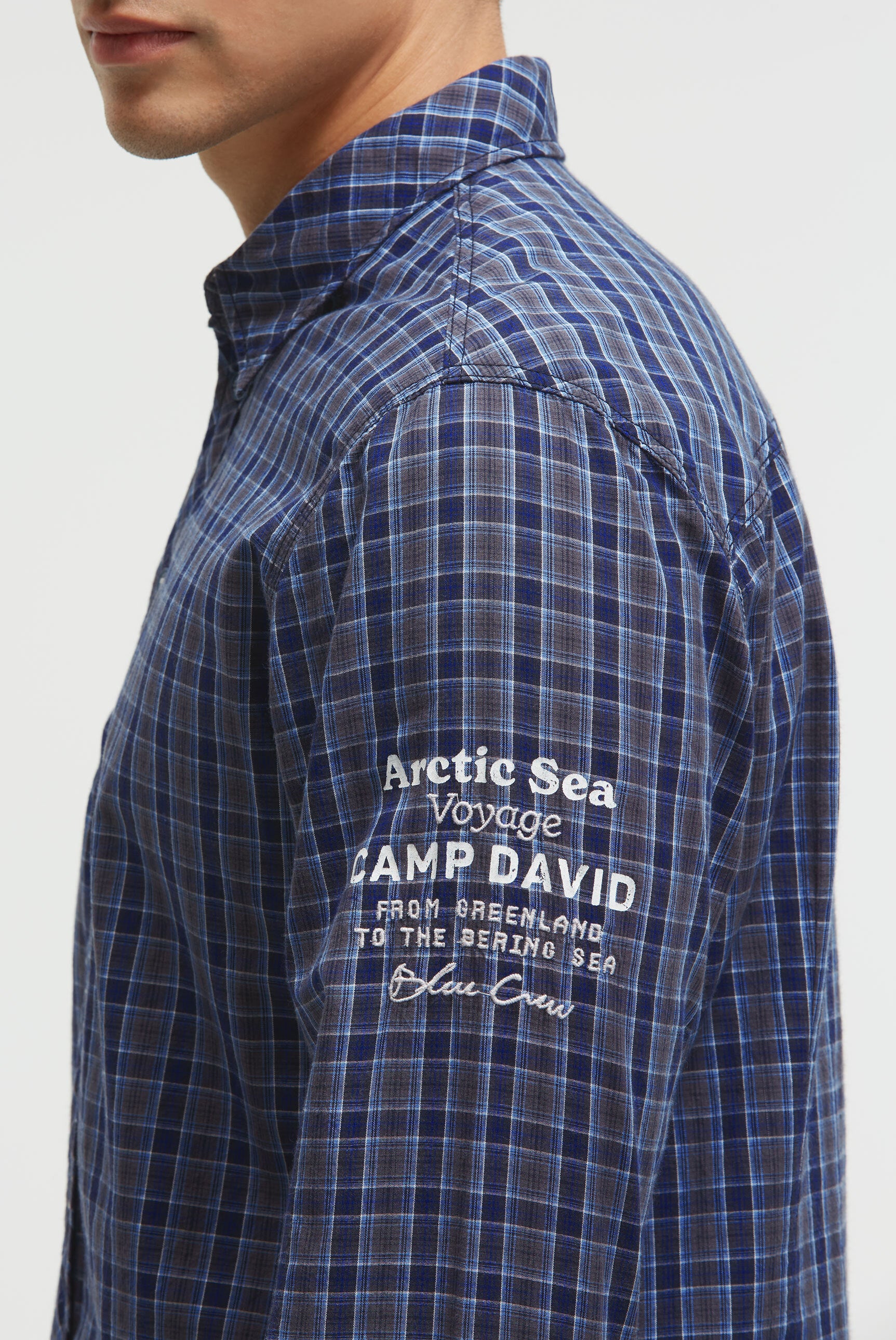 Koszula w kratę z aplikacjami z logo - 6