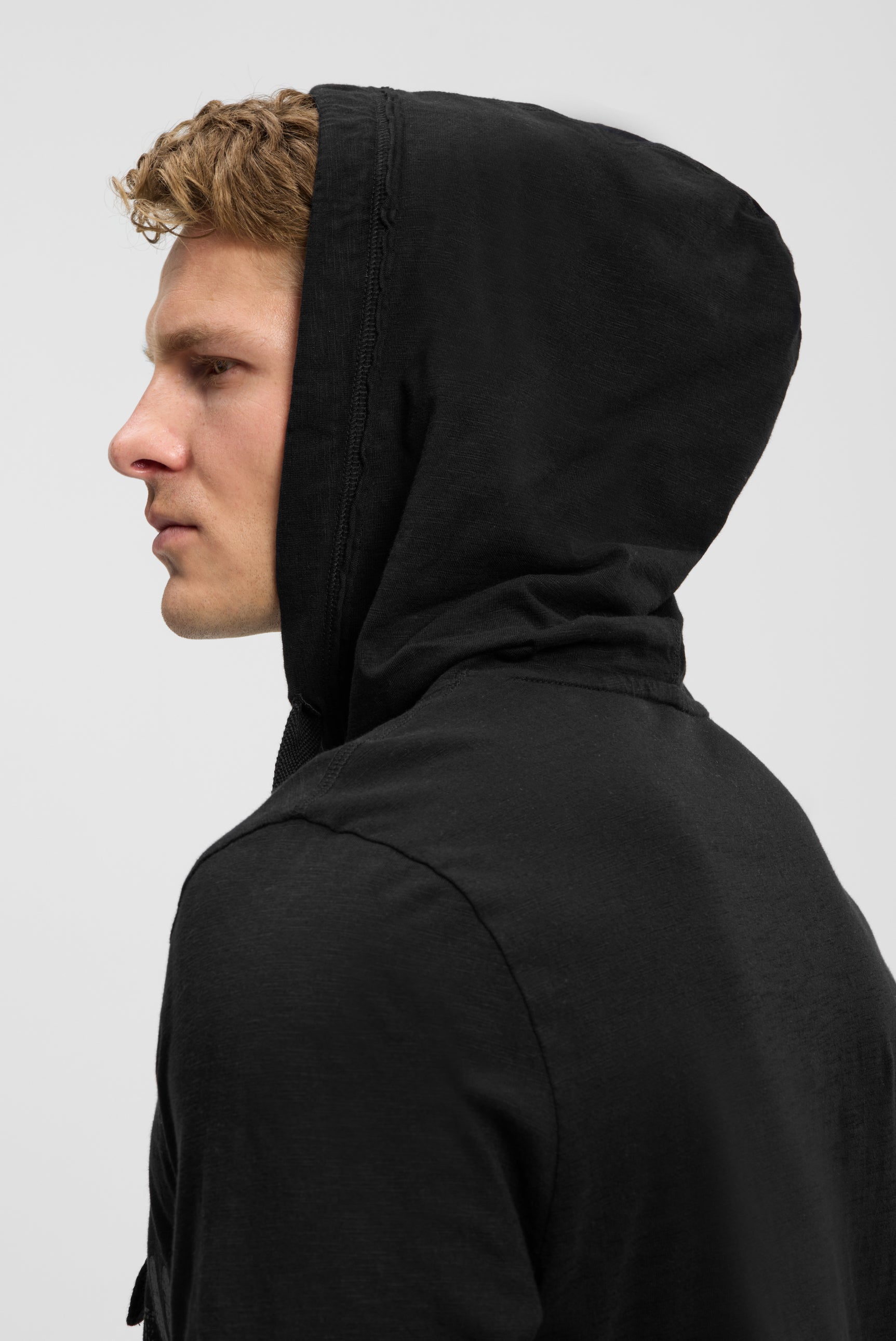 Koszulka z kapturem i nadrukiem z przodu - 8