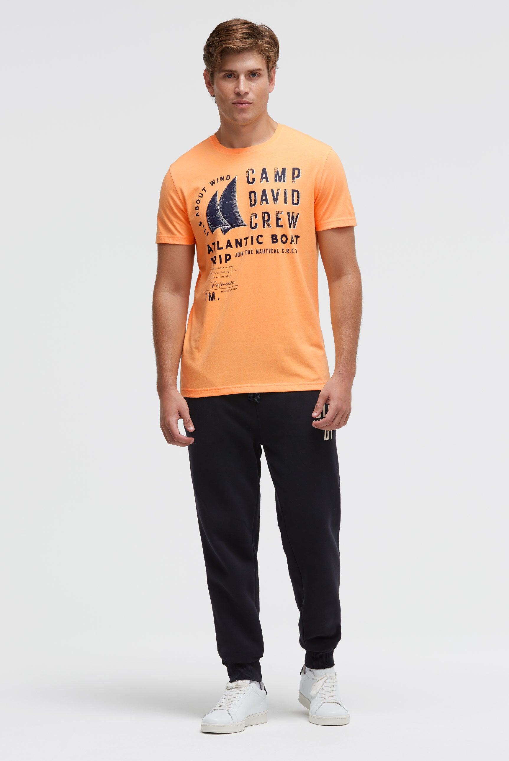 T-shirt z nadrukowanymi etykietami
