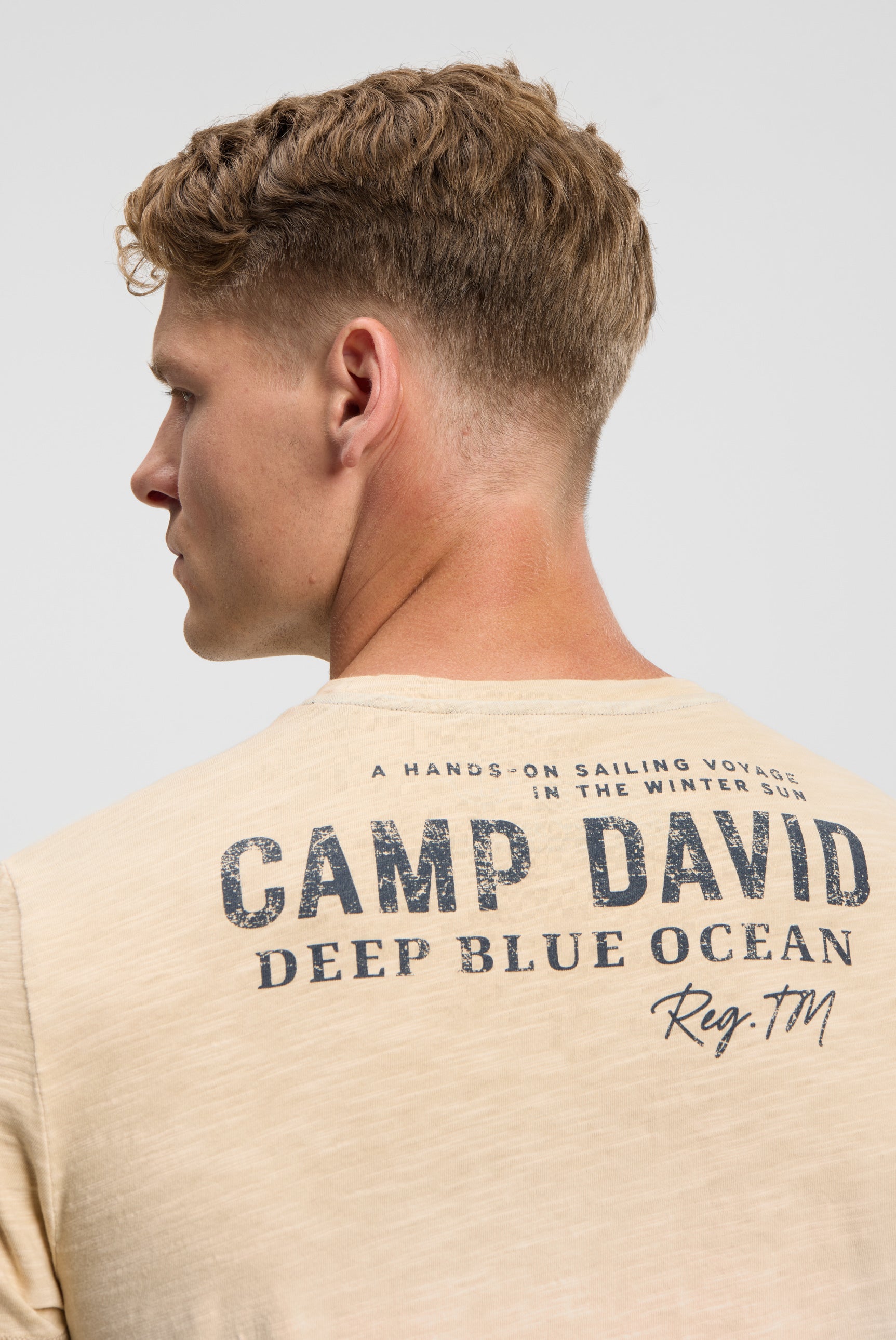 Koszulka z efektem dip dye i nadrukowanymi napisami - 8