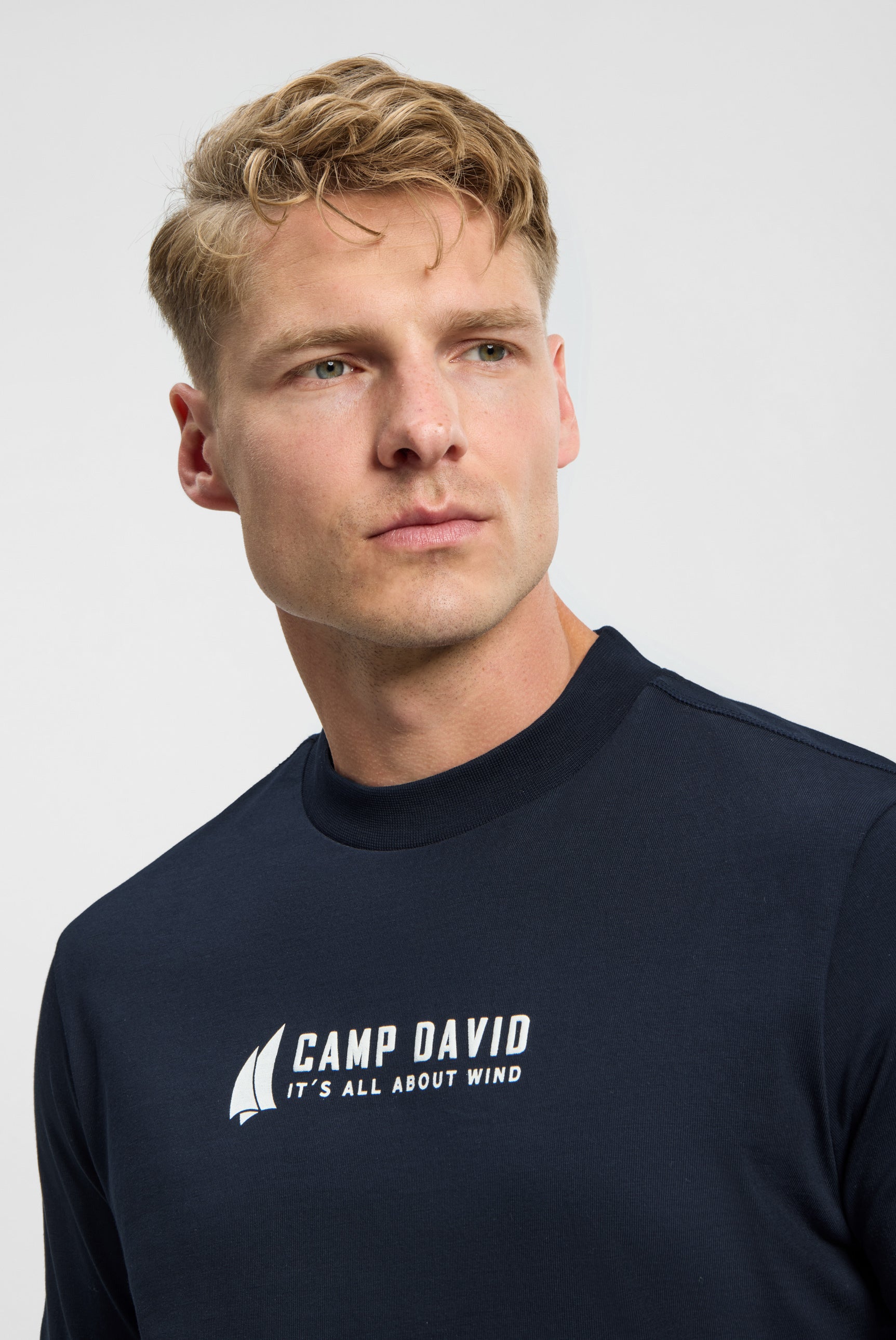 Koszulka z długim rękawem i grafiką z tyłu - 5