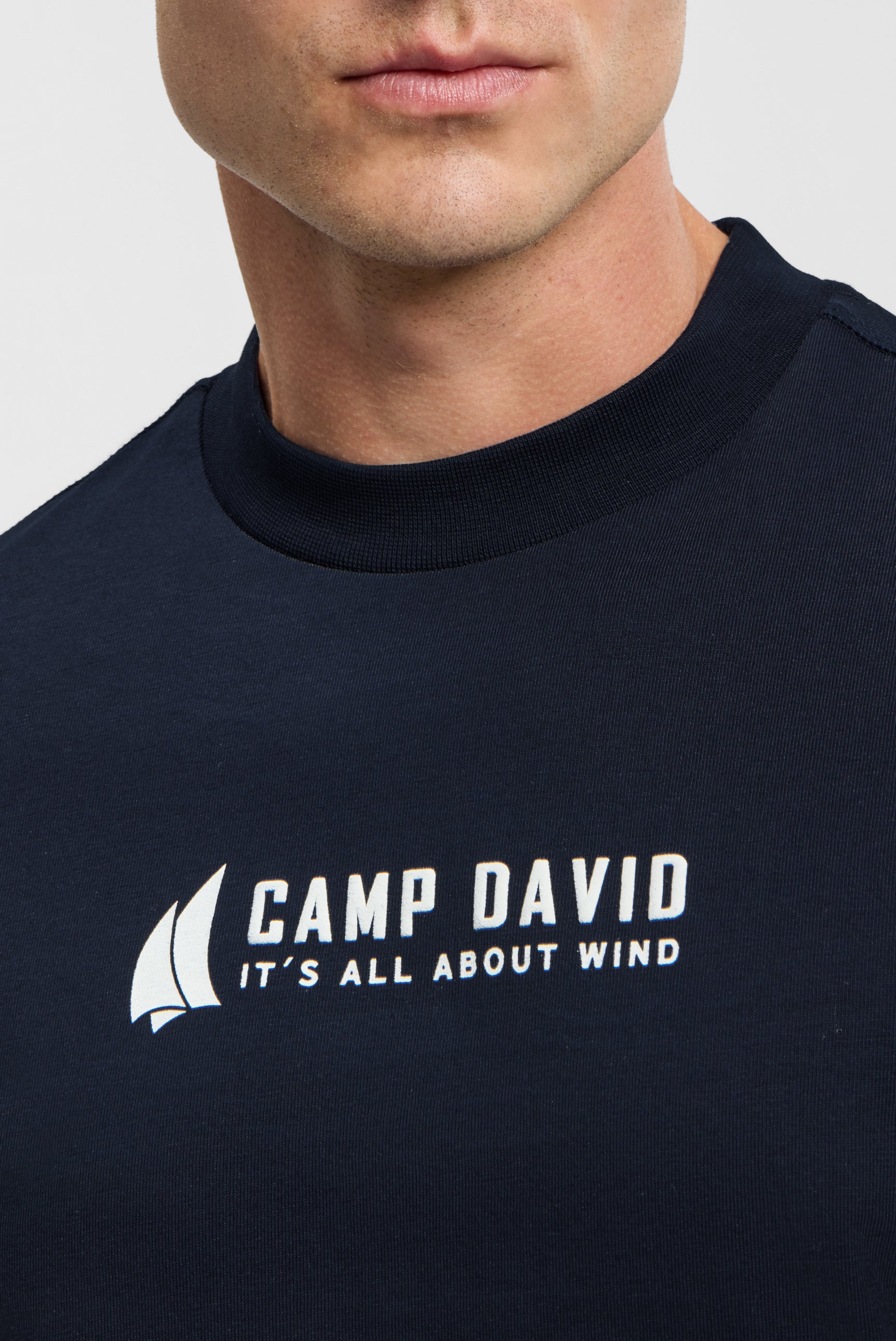 Koszulka z długim rękawem i grafiką z tyłu - 7