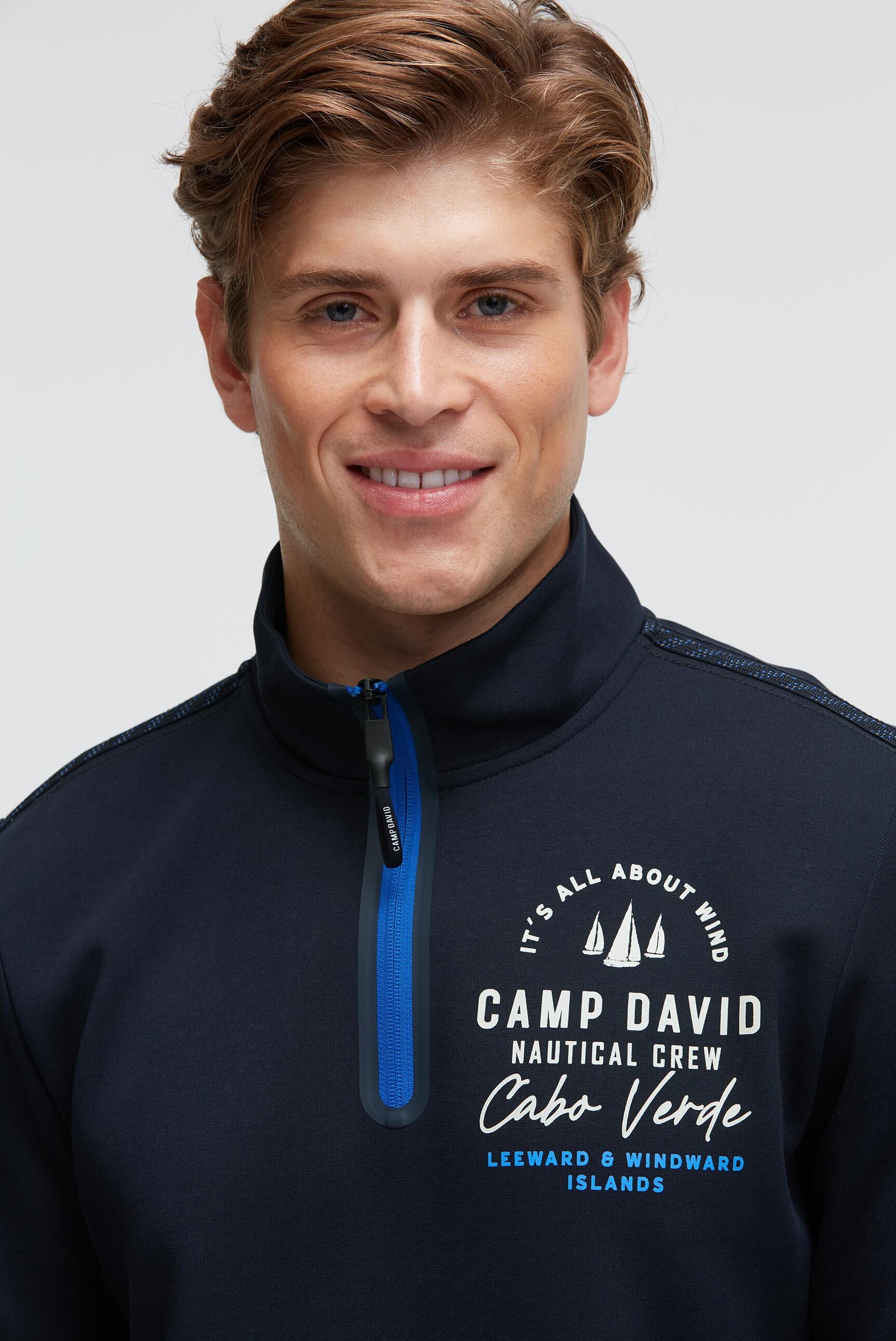 Bluza ze stójką na zamek z interlocku z grafiką z tyłu - 3