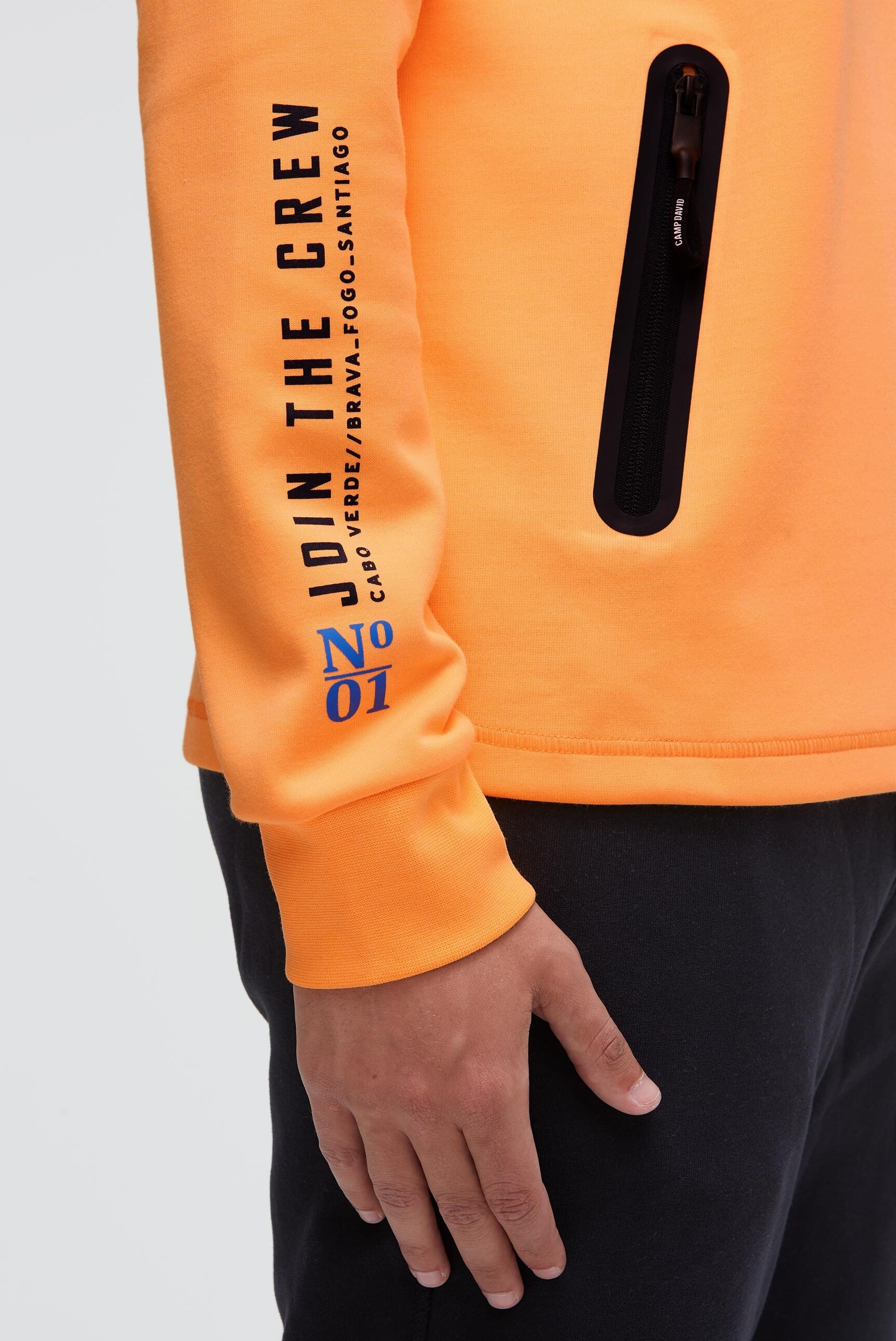 Bluza ze stójką na zamek z interlocku z grafiką z tyłu