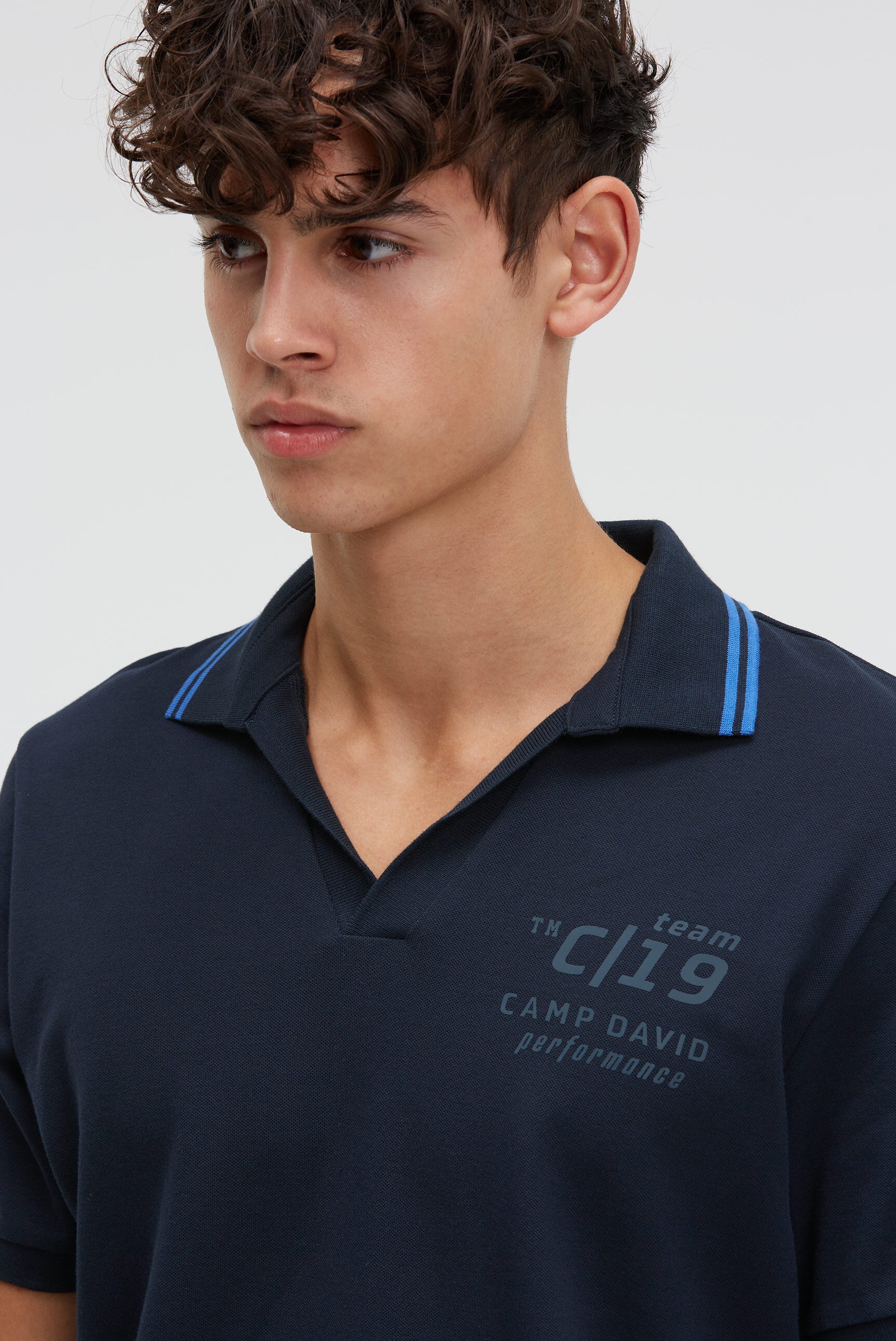 Pikee-Polo mit V-Neck und Rückeneinsatz blue navy