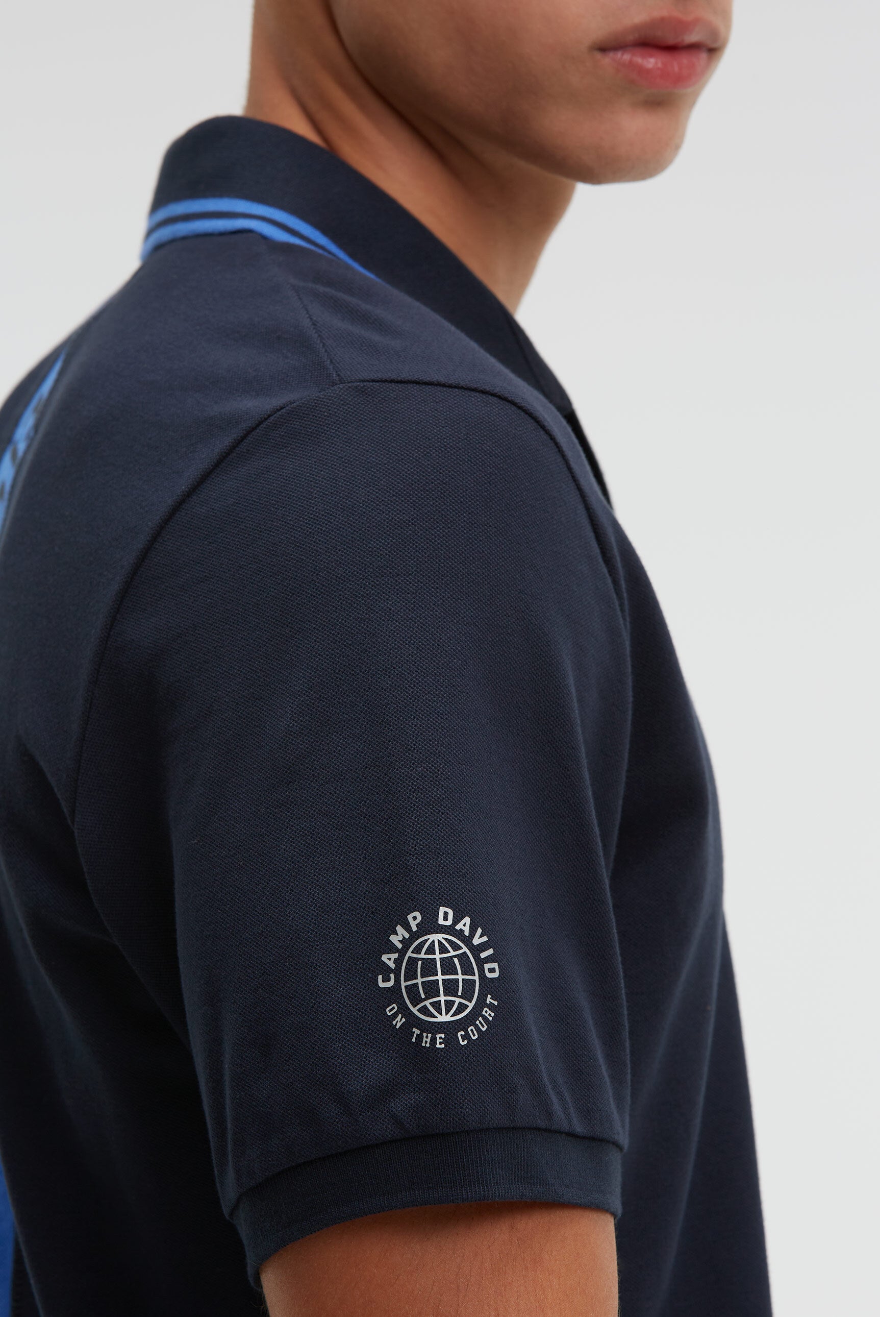Pikee-Polo mit V-Neck und Rückeneinsatz blue navy - 6