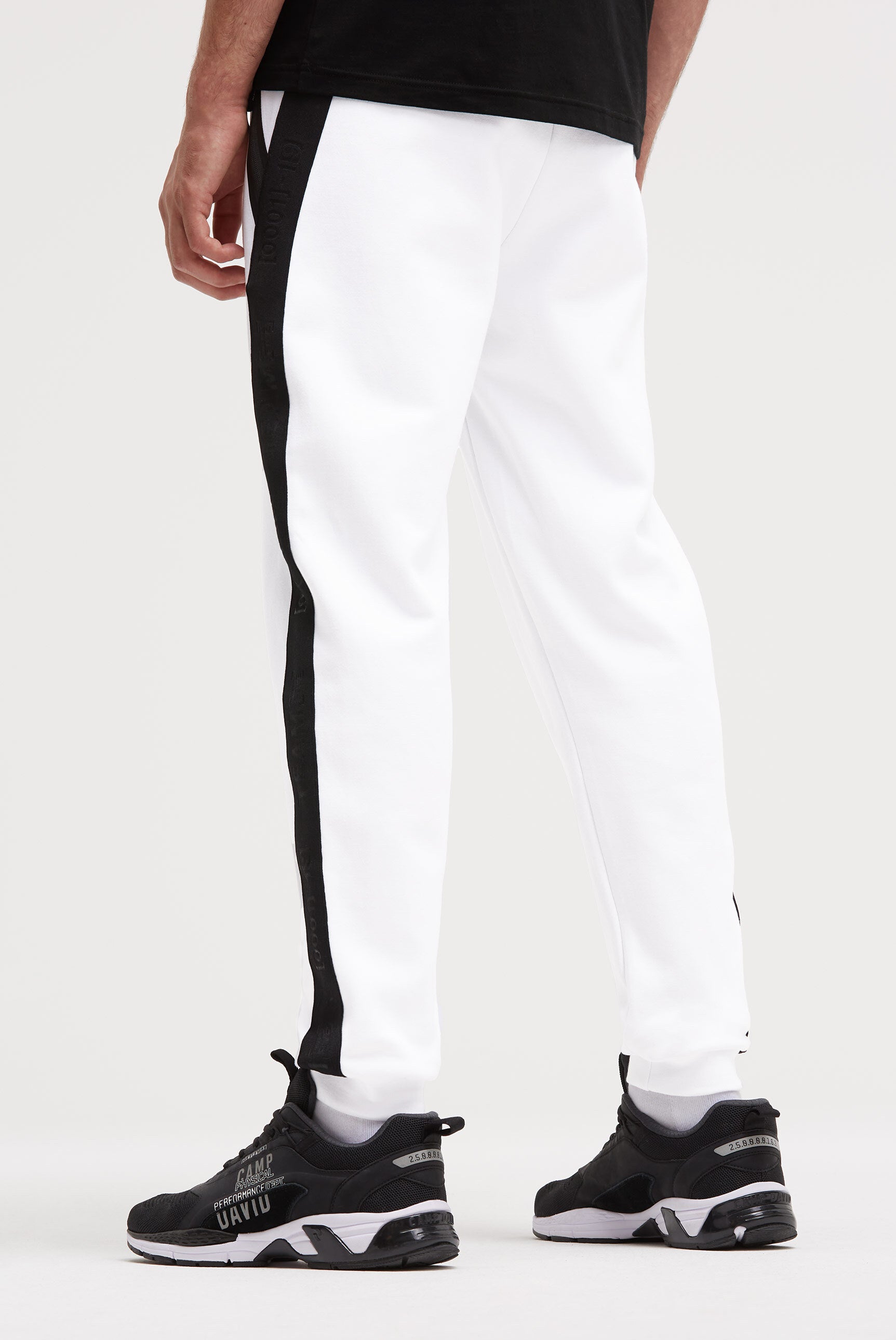 Jogginghose aus Interlock mit Seitentapes opticwhite