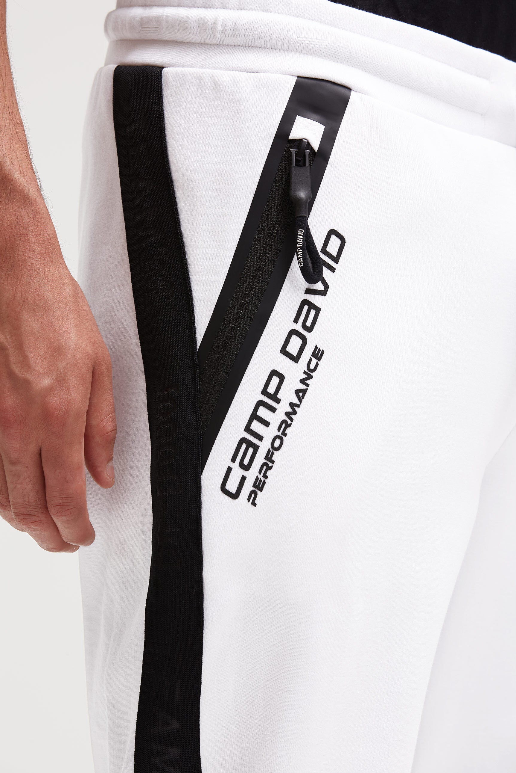 Jogginghose aus Interlock mit Seitentapes opticwhite