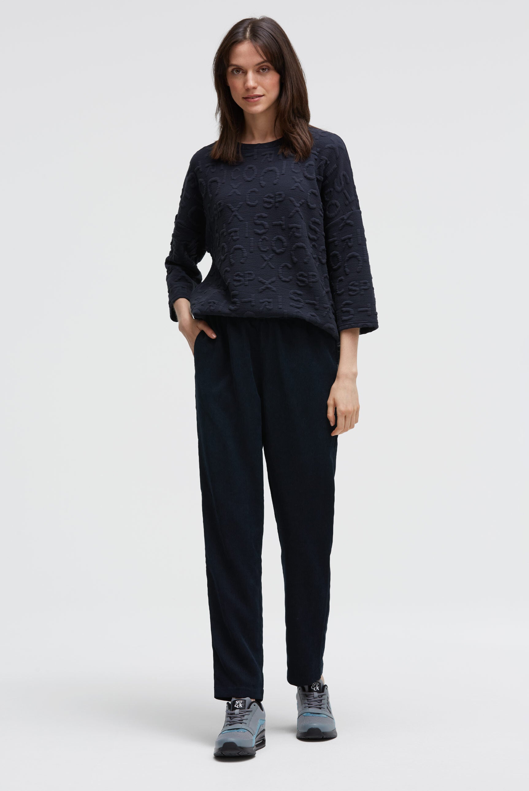 Spodnie sztruksowe o luźnym kroju - 3