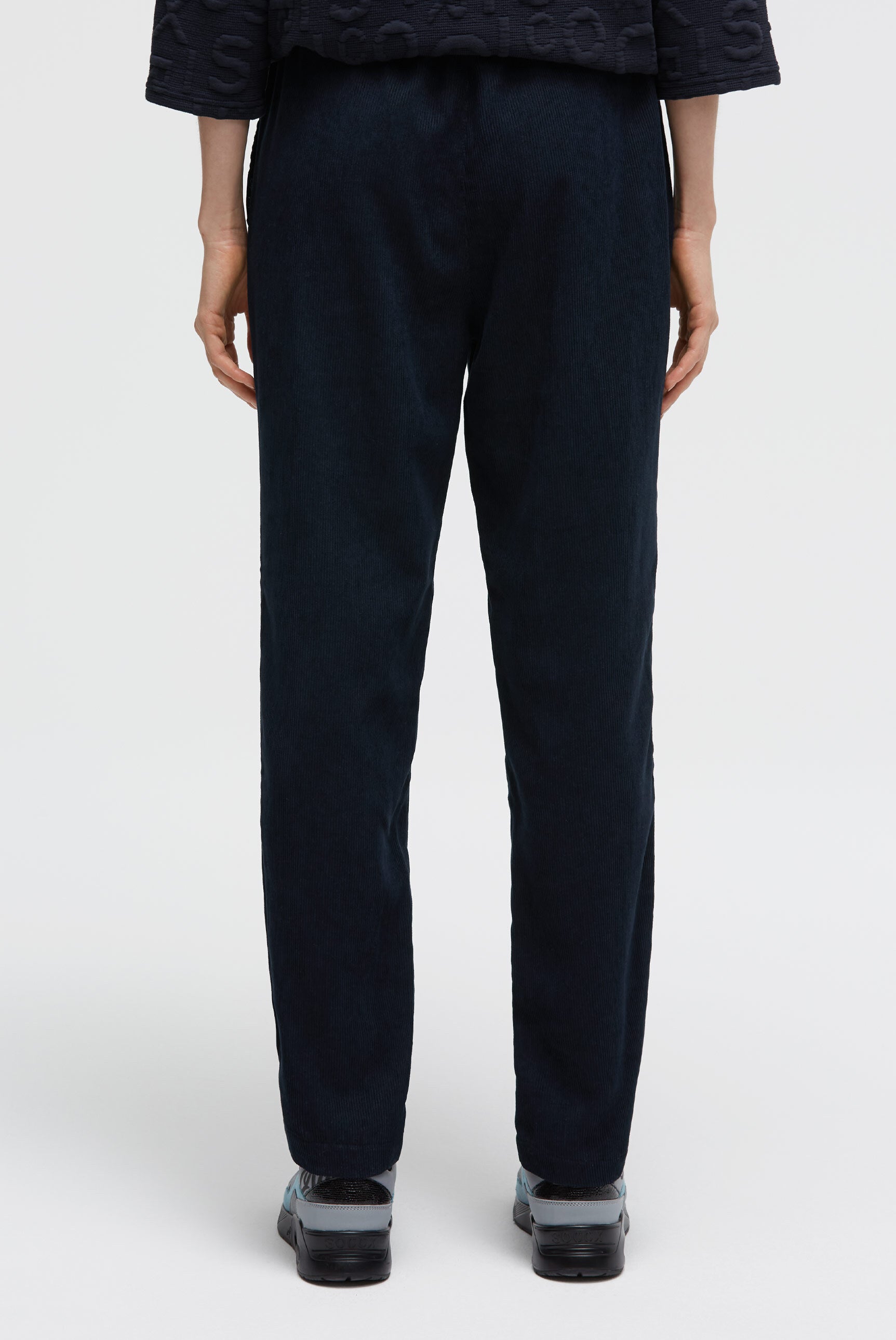 Spodnie sztruksowe o luźnym kroju - 5