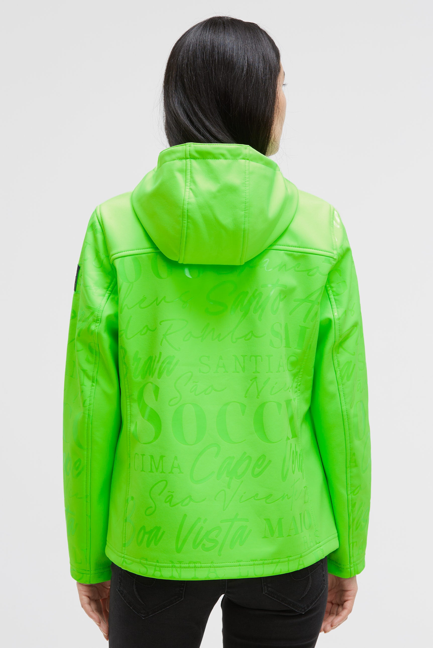 Softshellowa kurtka z kapturem i błyszczącym nadrukiem na całej powierzchni - 5