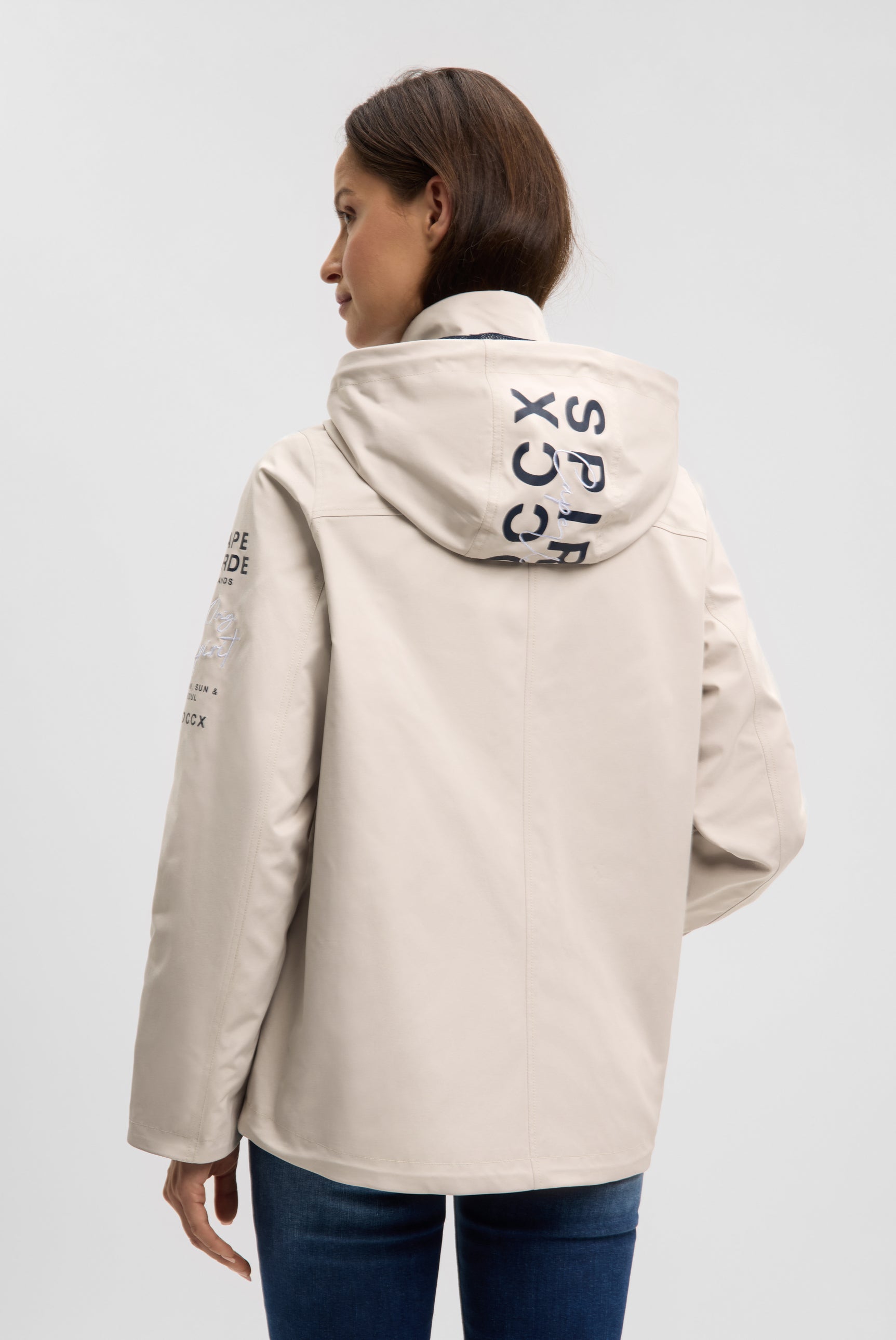 Krótka kurtka z kapturem i grafikami - 5