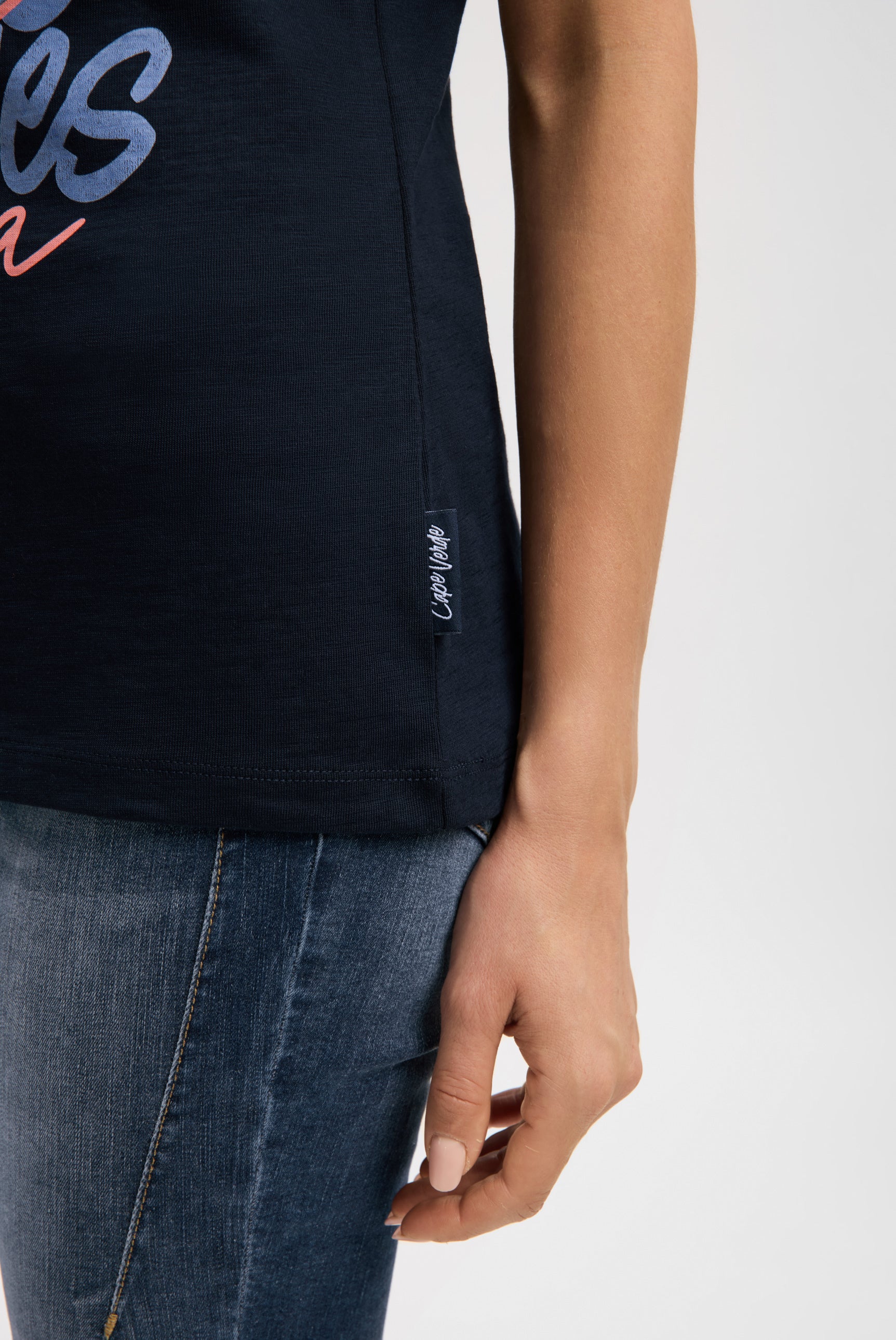 T-shirt z dekoltem w serek i nadrukiem