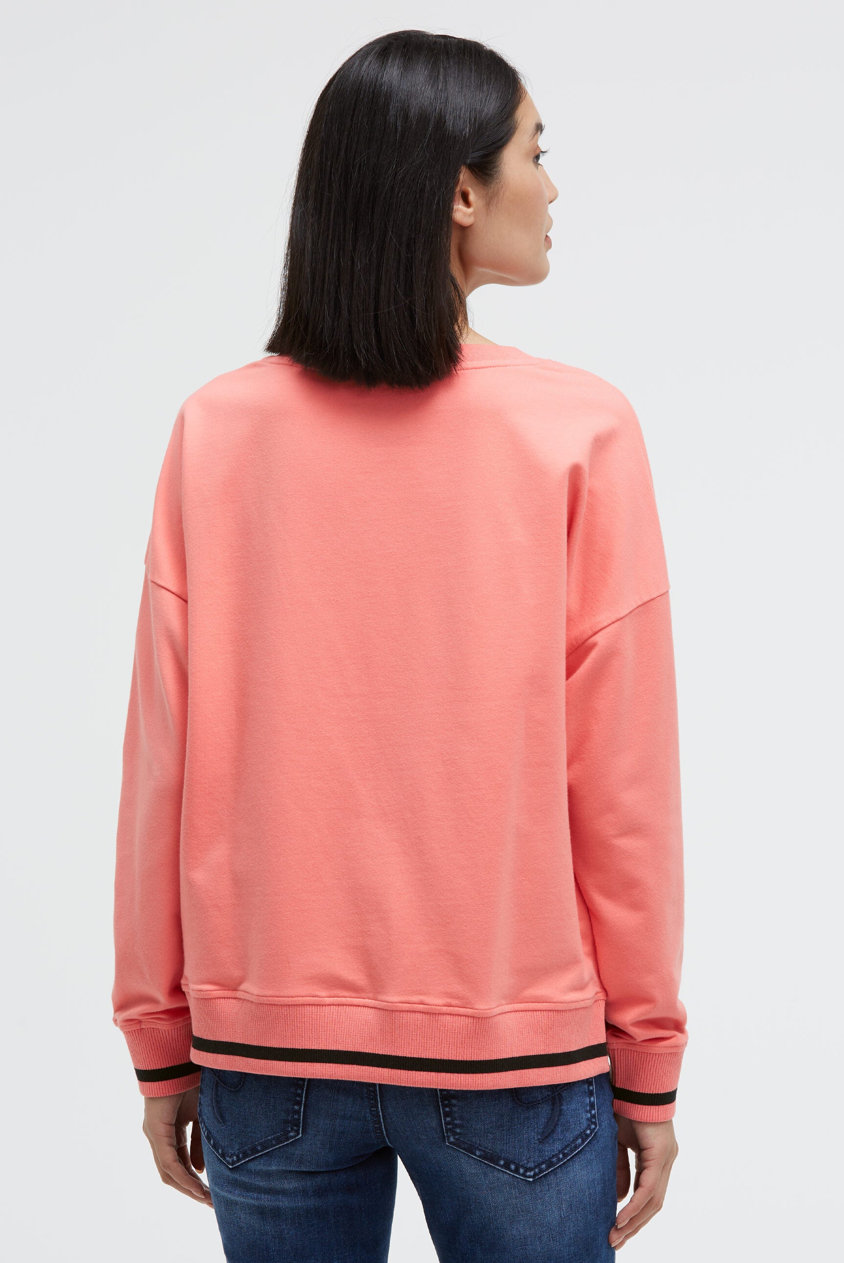 Bluza z dekoltem w serek i nadrukiem z napisem - 5