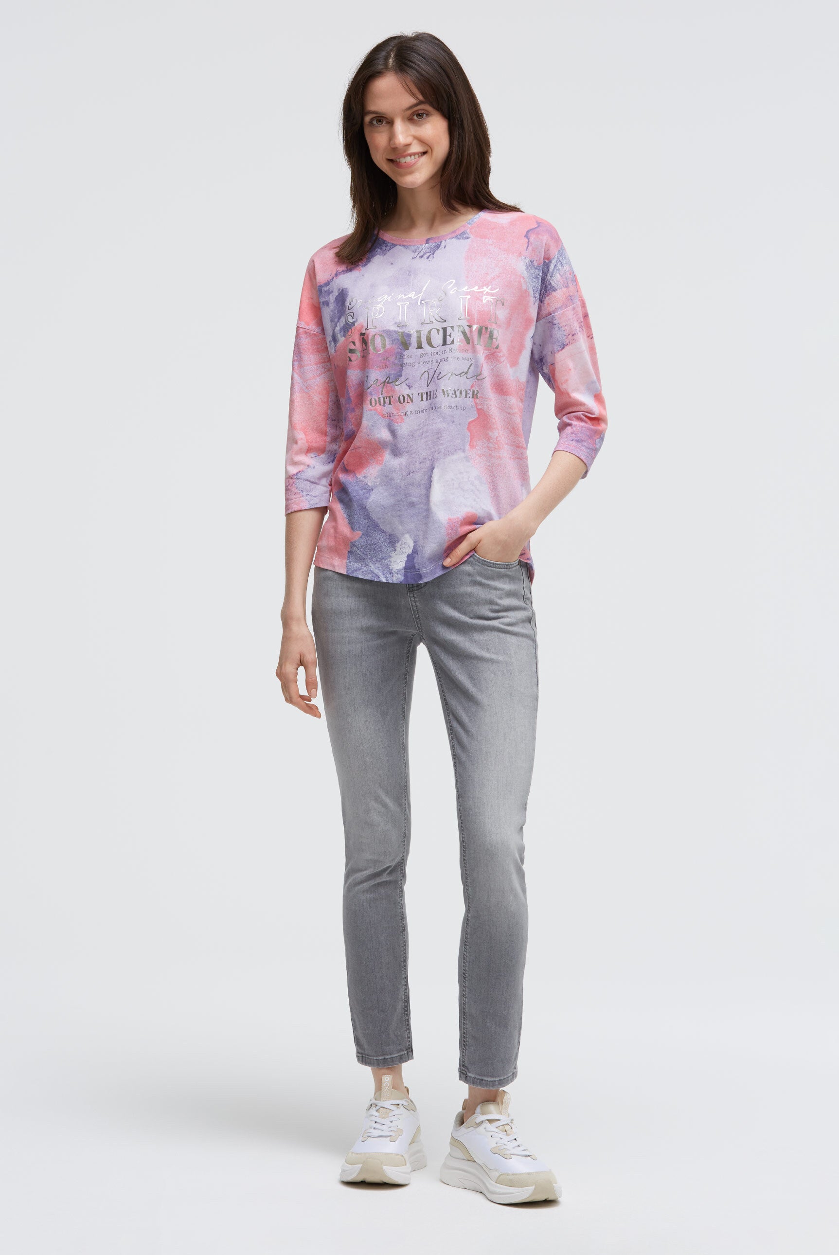 Bluzka z nadrukiem batikowym na całej powierzchni i rękawami 3/4 - 3