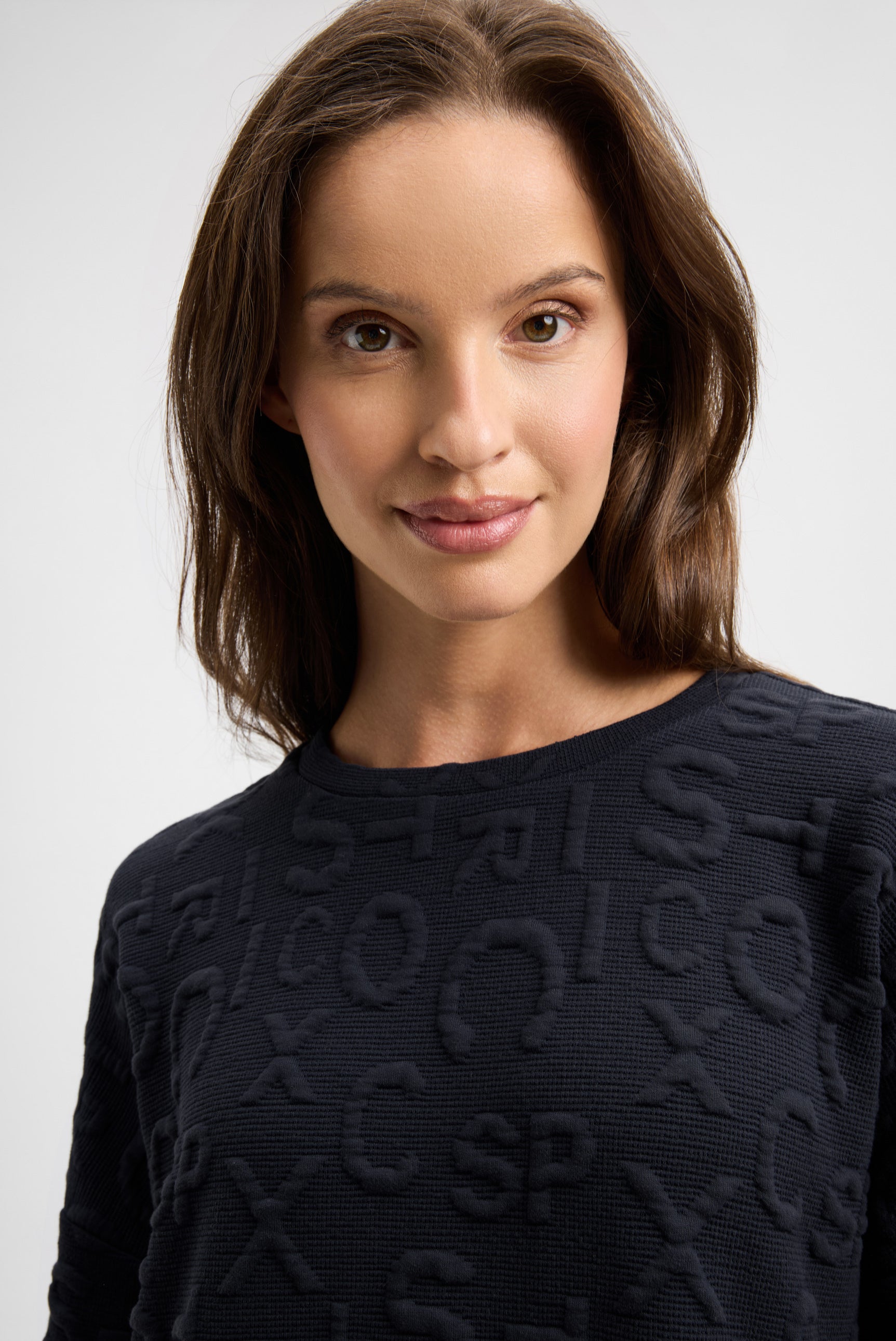 Bluza z fakturą i intarsjowaną grafiką - 4