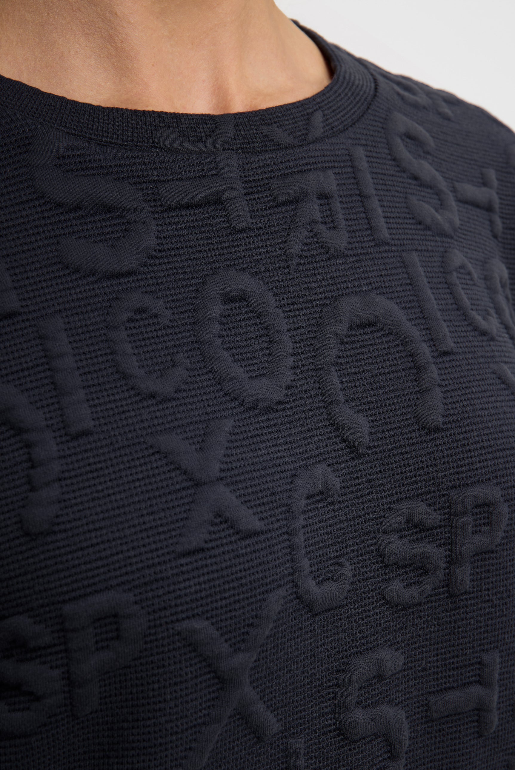 Bluza z fakturą i intarsjowaną grafiką - 8