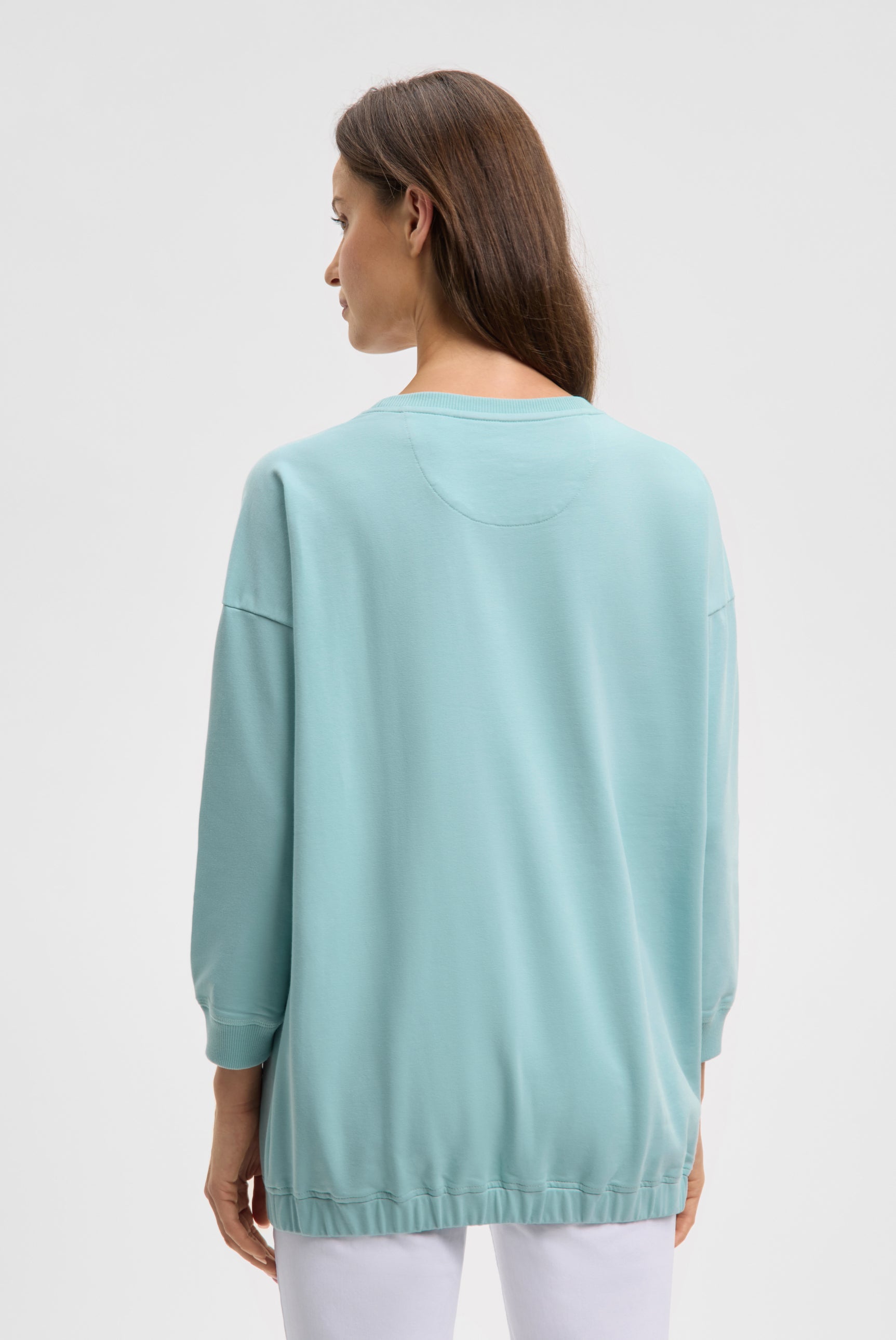 Bluza z gumką u dołu i logo z cekinów