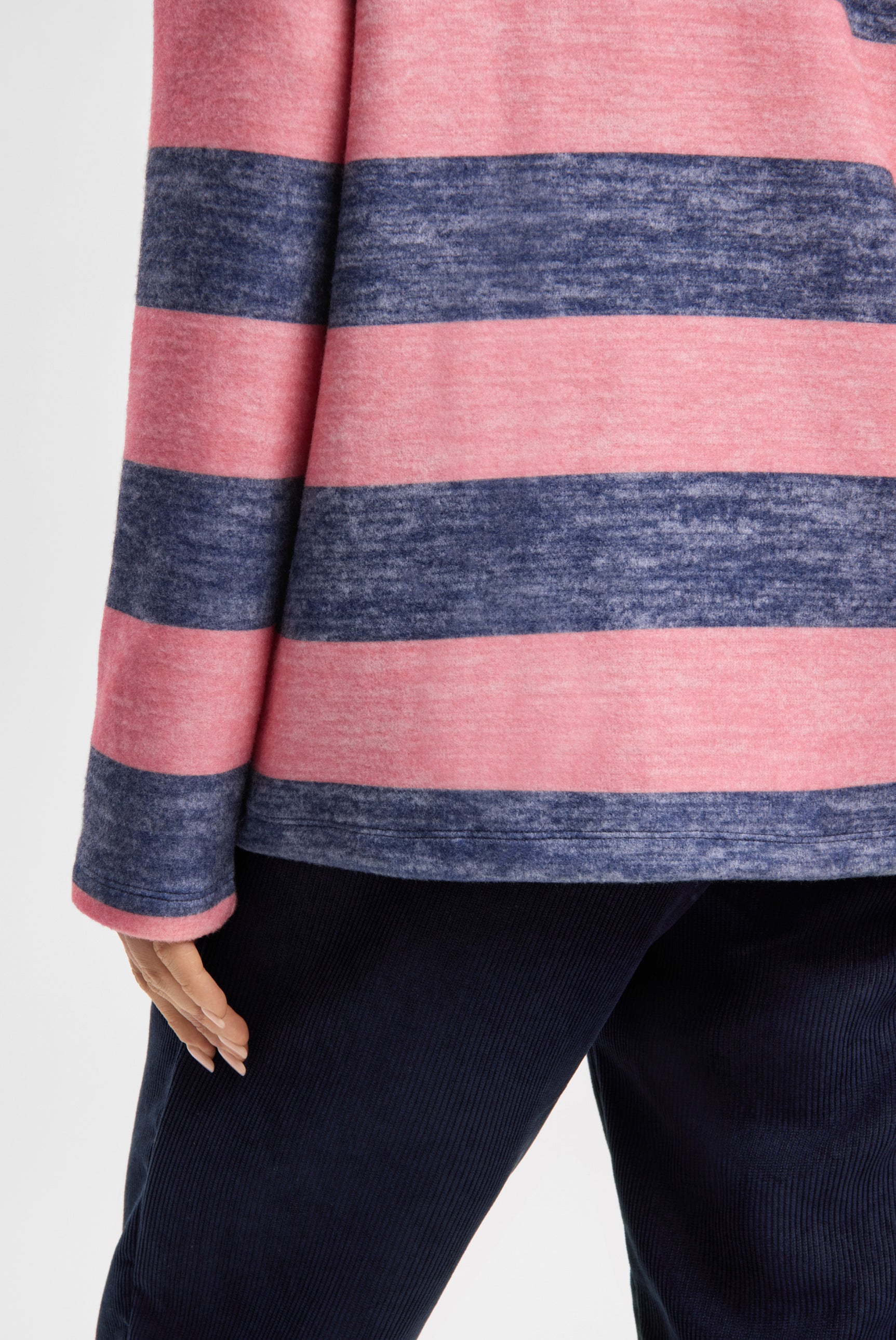 Sweter z dzianiny flauszowej w szerokie pasy - 7