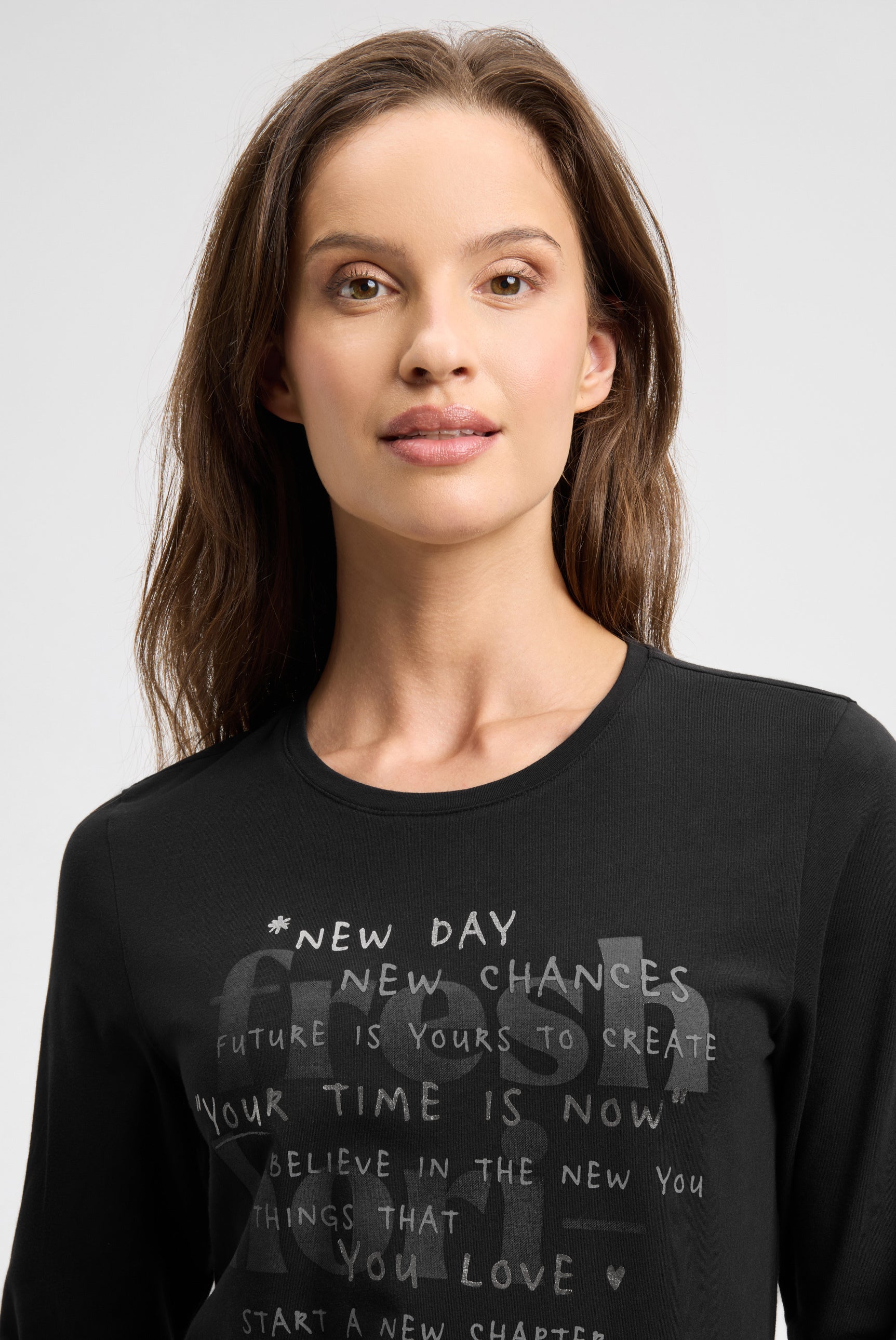 Koszulka z długim rękawem, okrągłym dekoltem i nadrukowanym napisem - 4