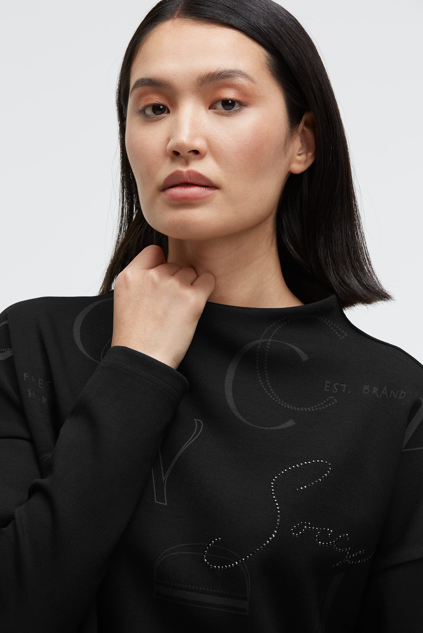 Bluza o pudełkowym kroju z nadrukiem i dżetami - 3