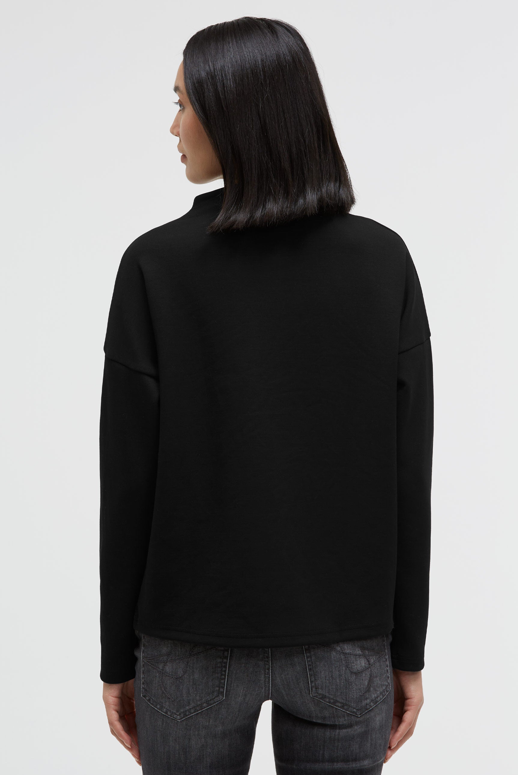 Bluza o pudełkowym kroju z nadrukiem i dżetami - 4