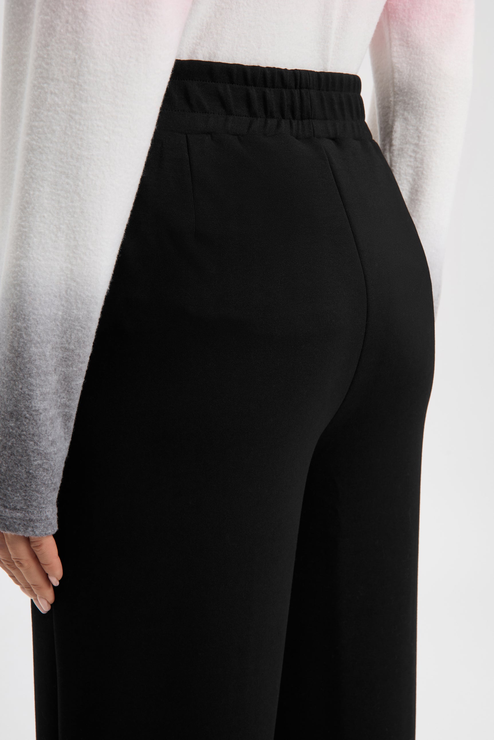 Spodnie z szerokimi nogawkami, kantami i elastycznym paskiem - 8