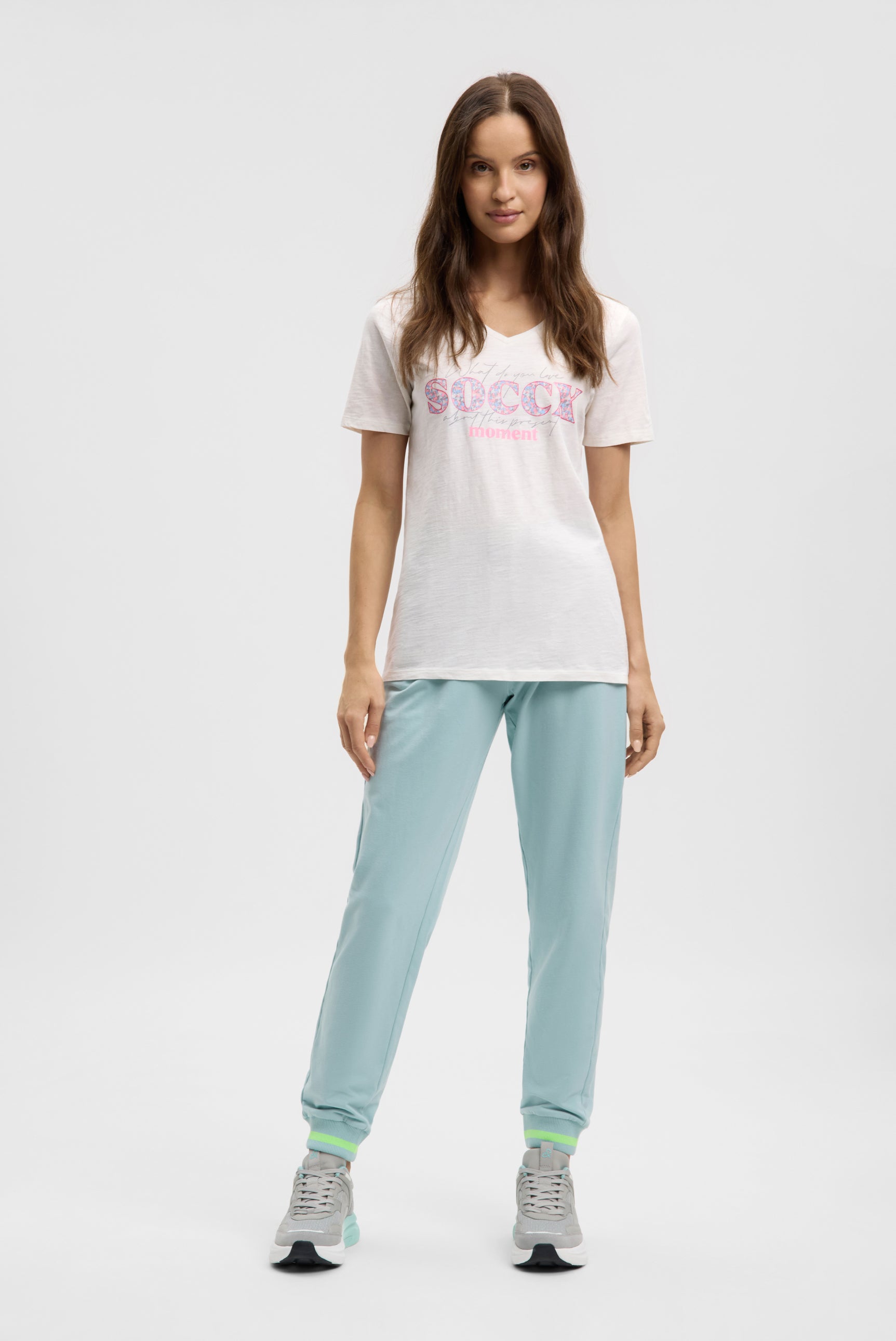 Koszulka z dekoltem w szpic i grafiką - 3