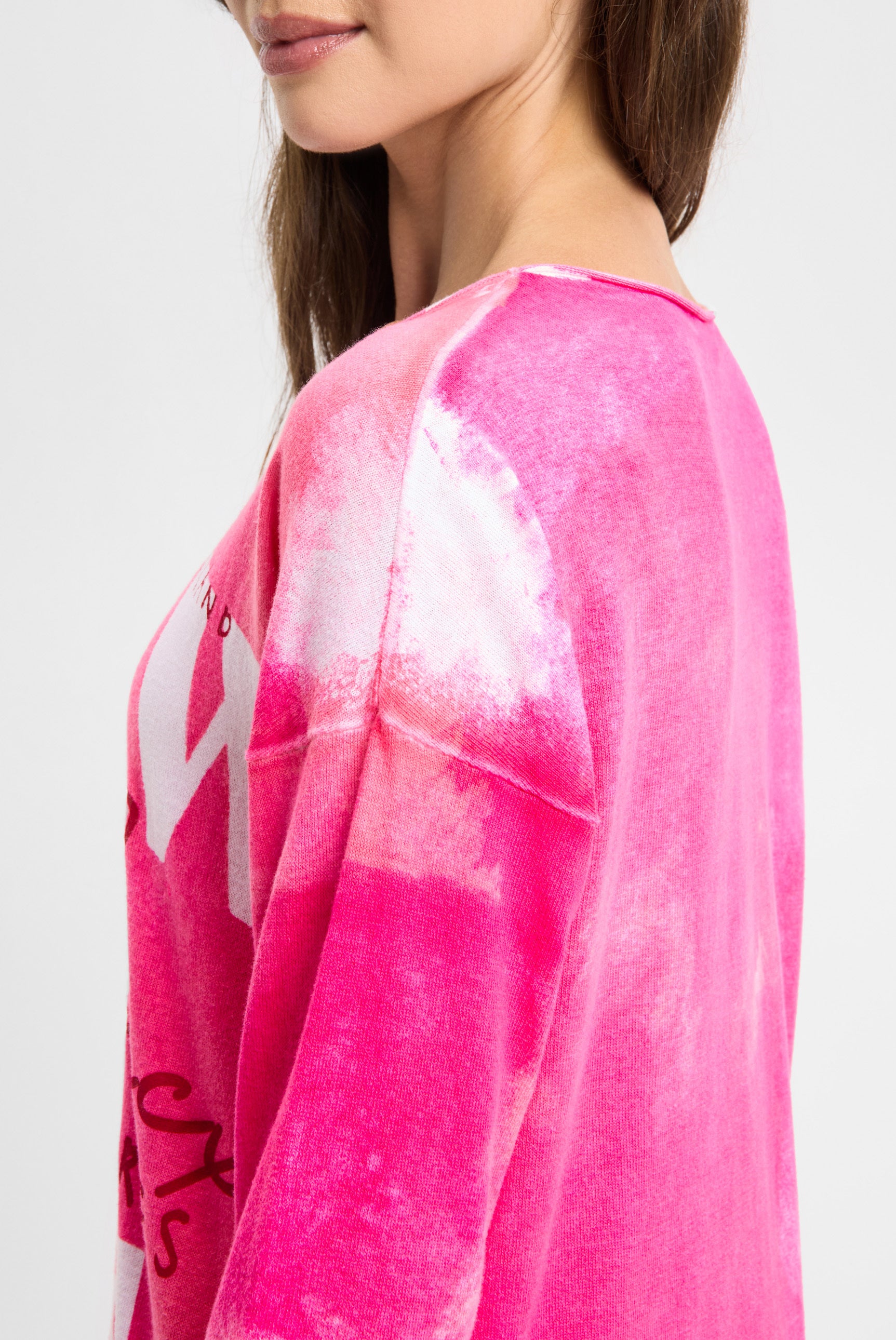 Sweter z nadrukiem na całej powierzchni i dżetami - 6