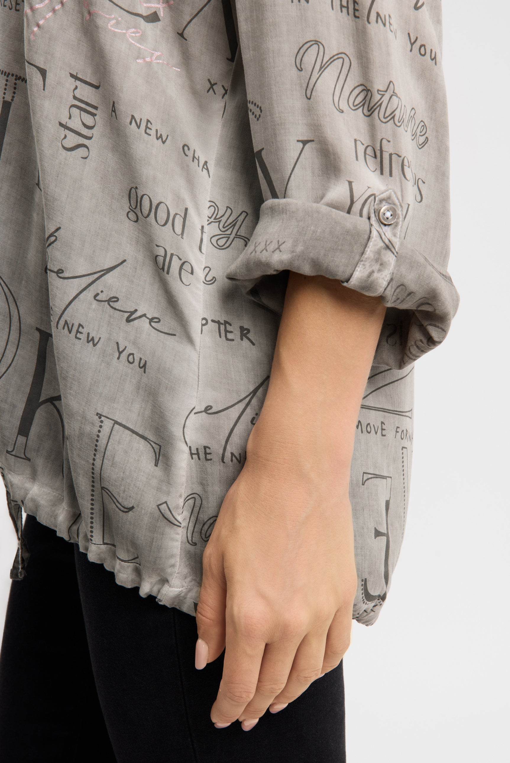 Bluzka z długim rękawem, kapturem i nadrukiem na całej powierzchni - 7