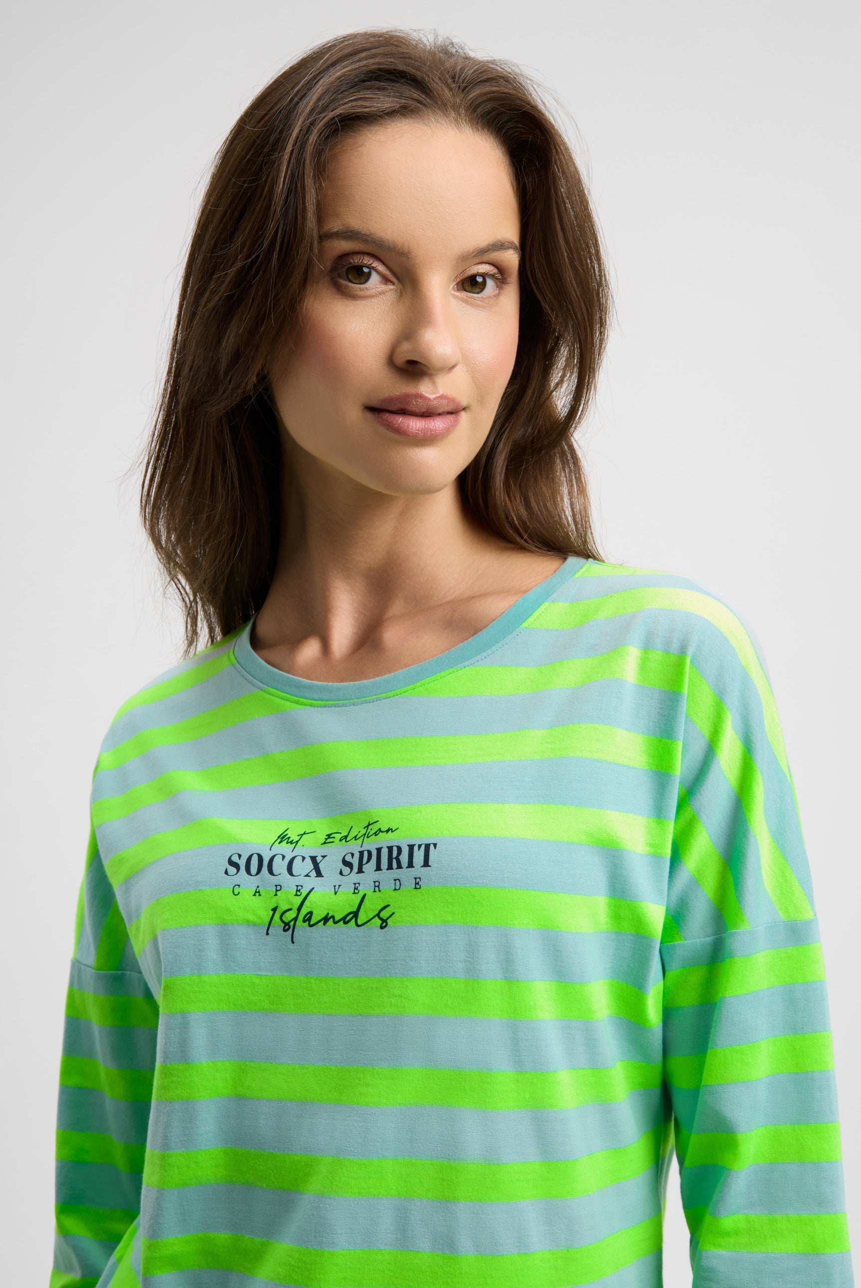 Bluzka w paski z nadrukiem z tyłu i rękawami 3/4 - 5