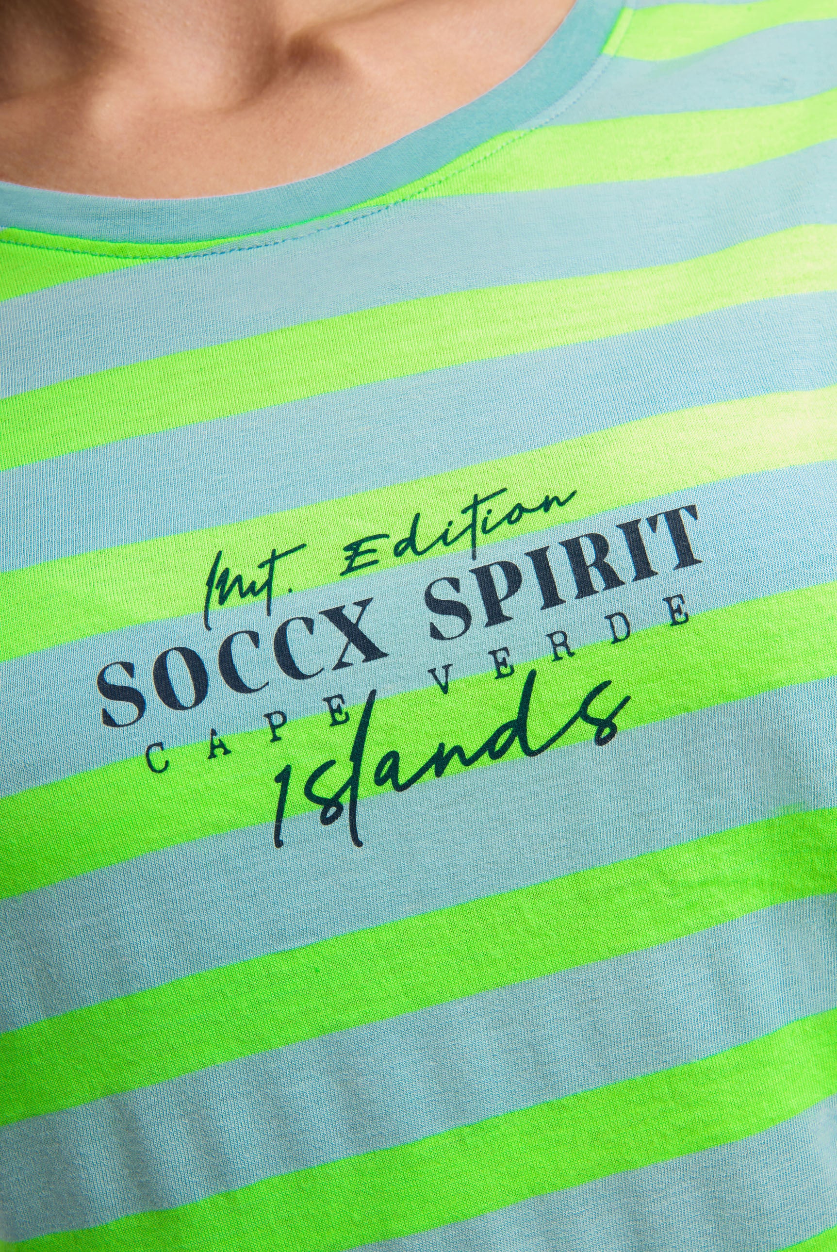 Bluzka w paski z nadrukiem z tyłu i rękawami 3/4 - 8