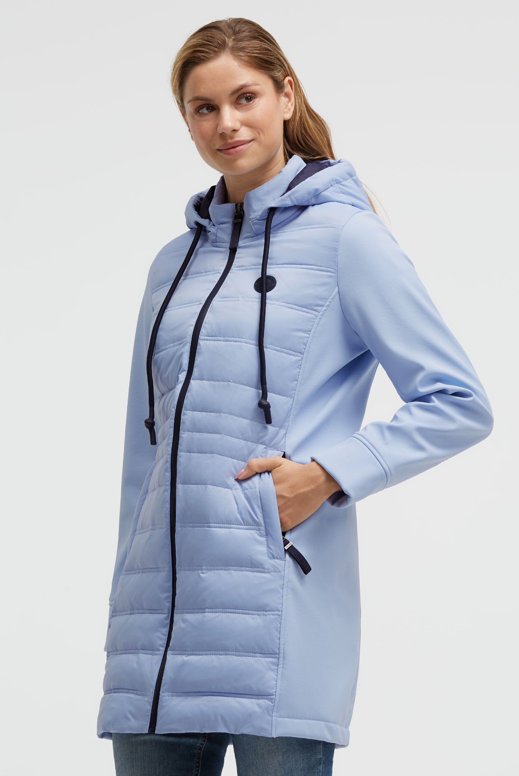 Softshell-Parka mit Kapuze im tonigen Materialmix
