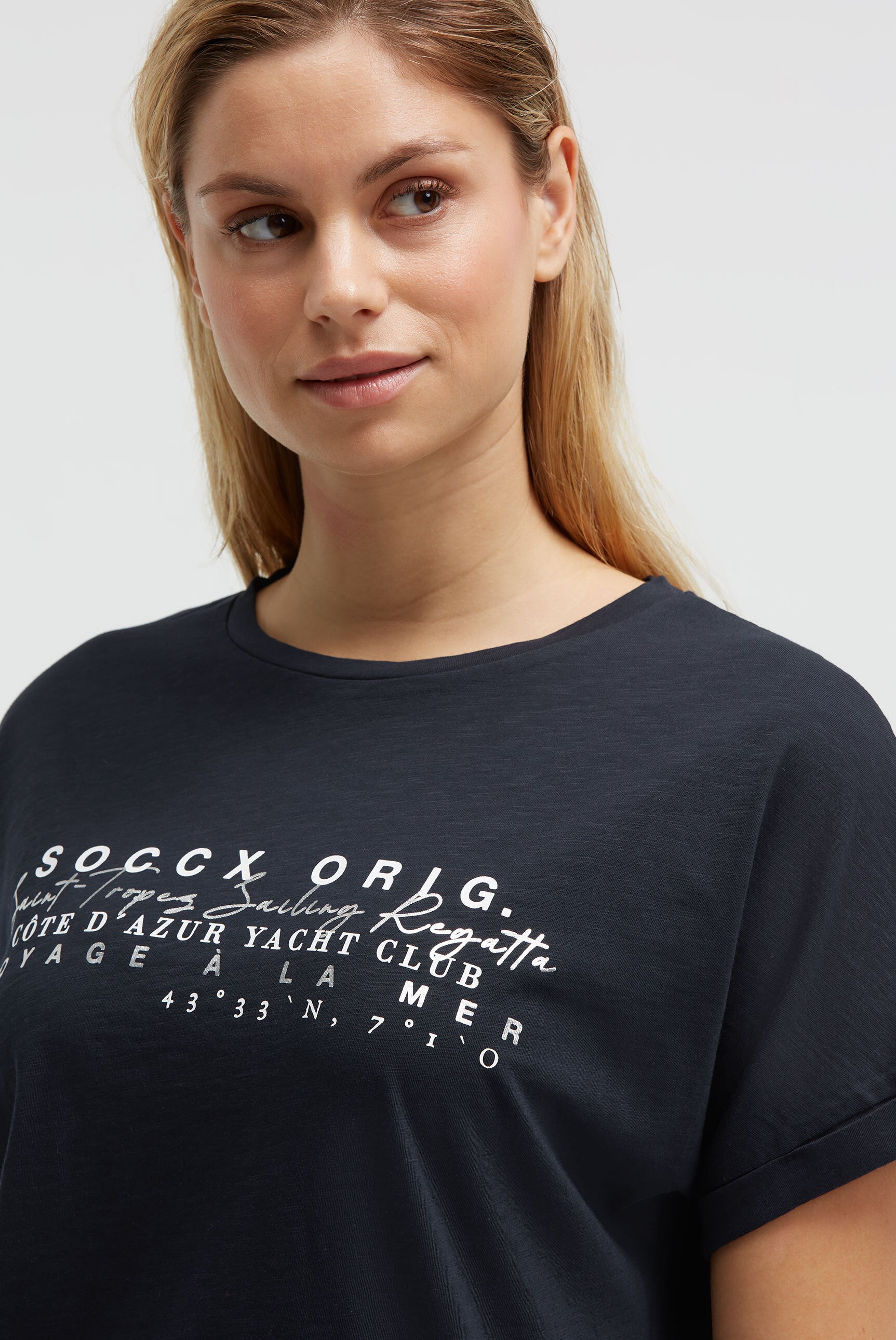 Rundhalsshirt mit Label Print - 4