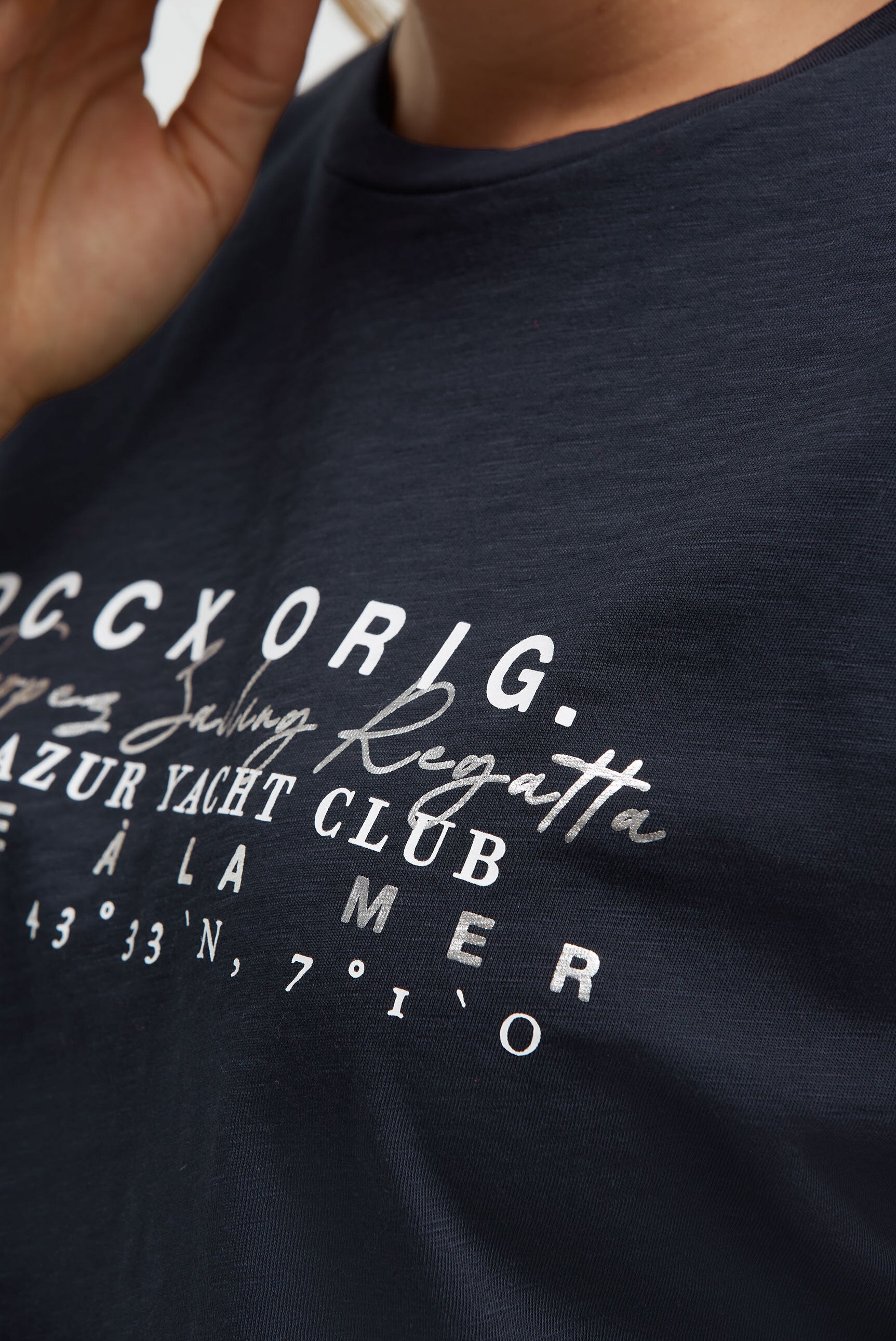 Rundhalsshirt mit Label Print - 7
