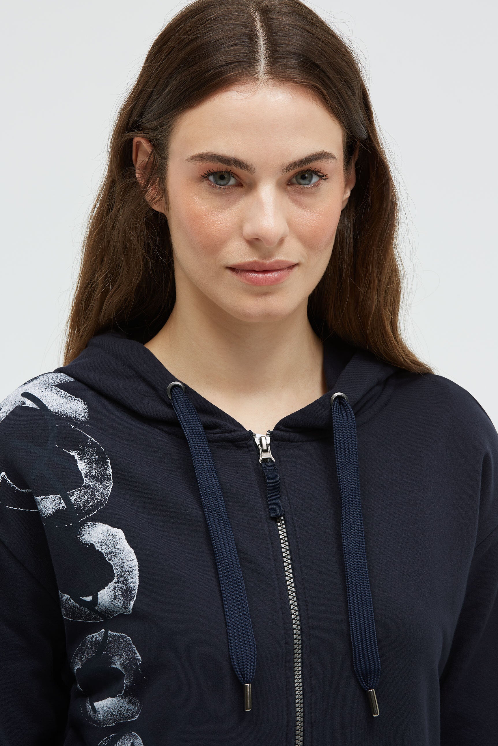 Bluza z kapturem z nadrukowanymi grafikami