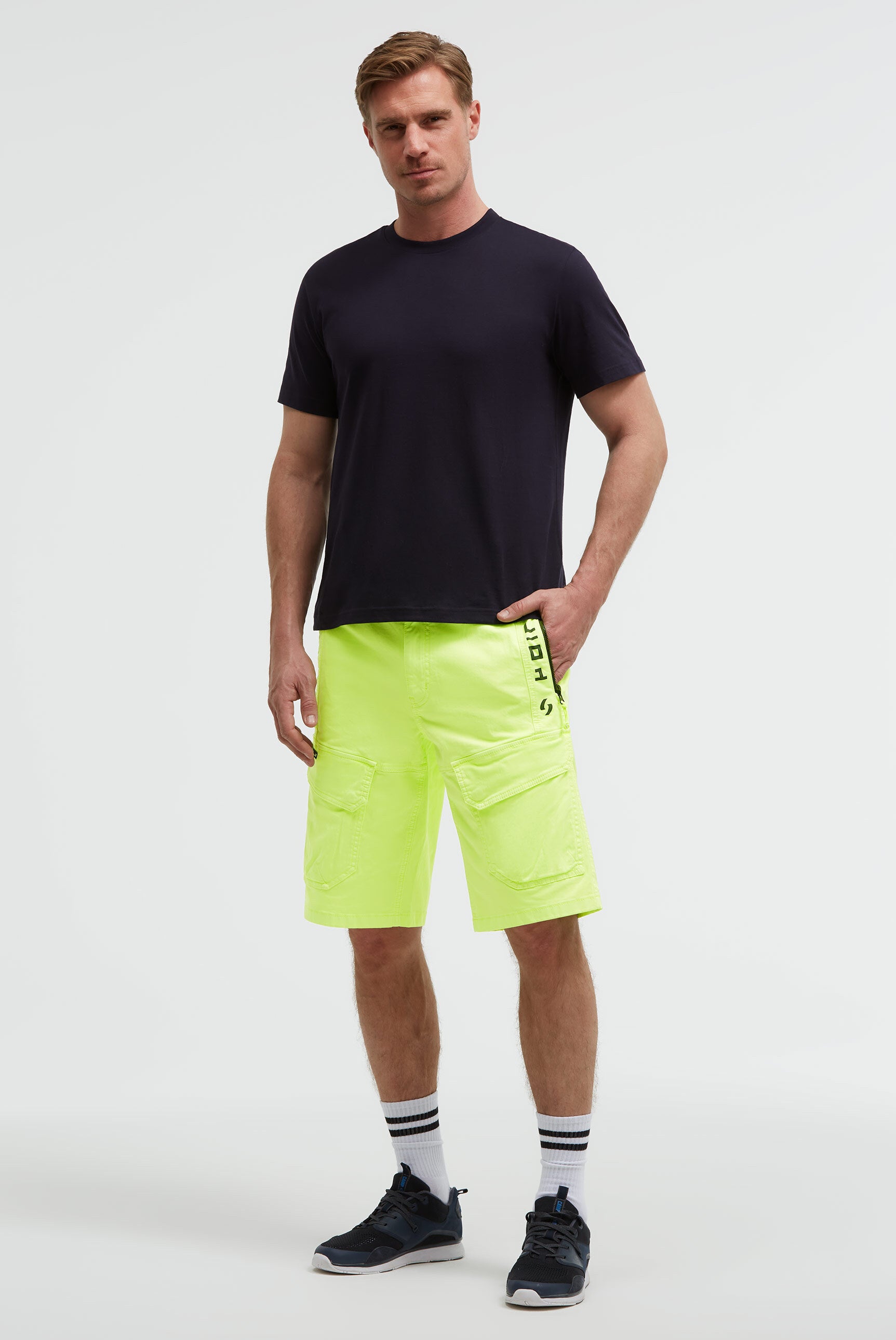 Skater Shorts mit Zippertaschen