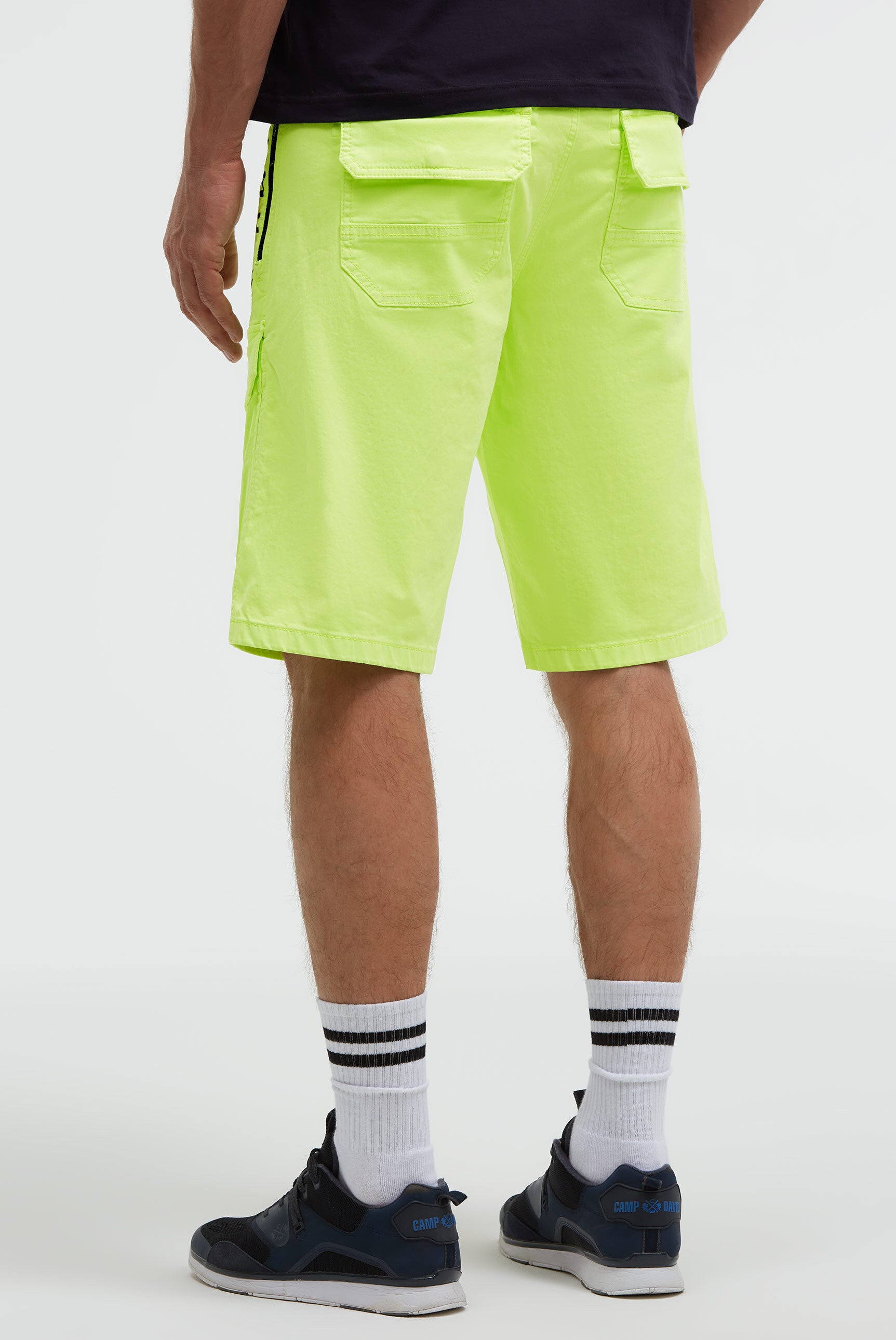 Skater Shorts mit Zippertaschen - 5