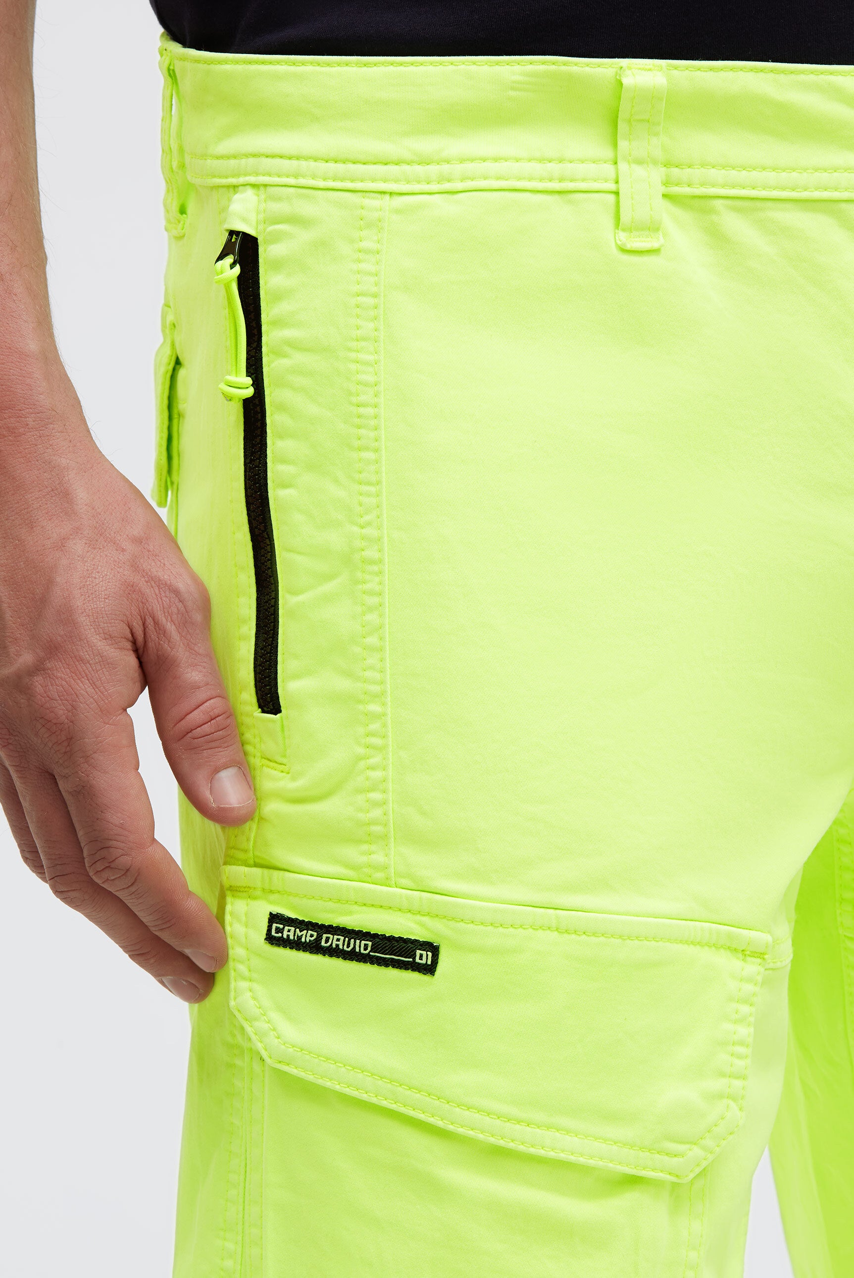 Skater Shorts mit Zippertaschen - 7