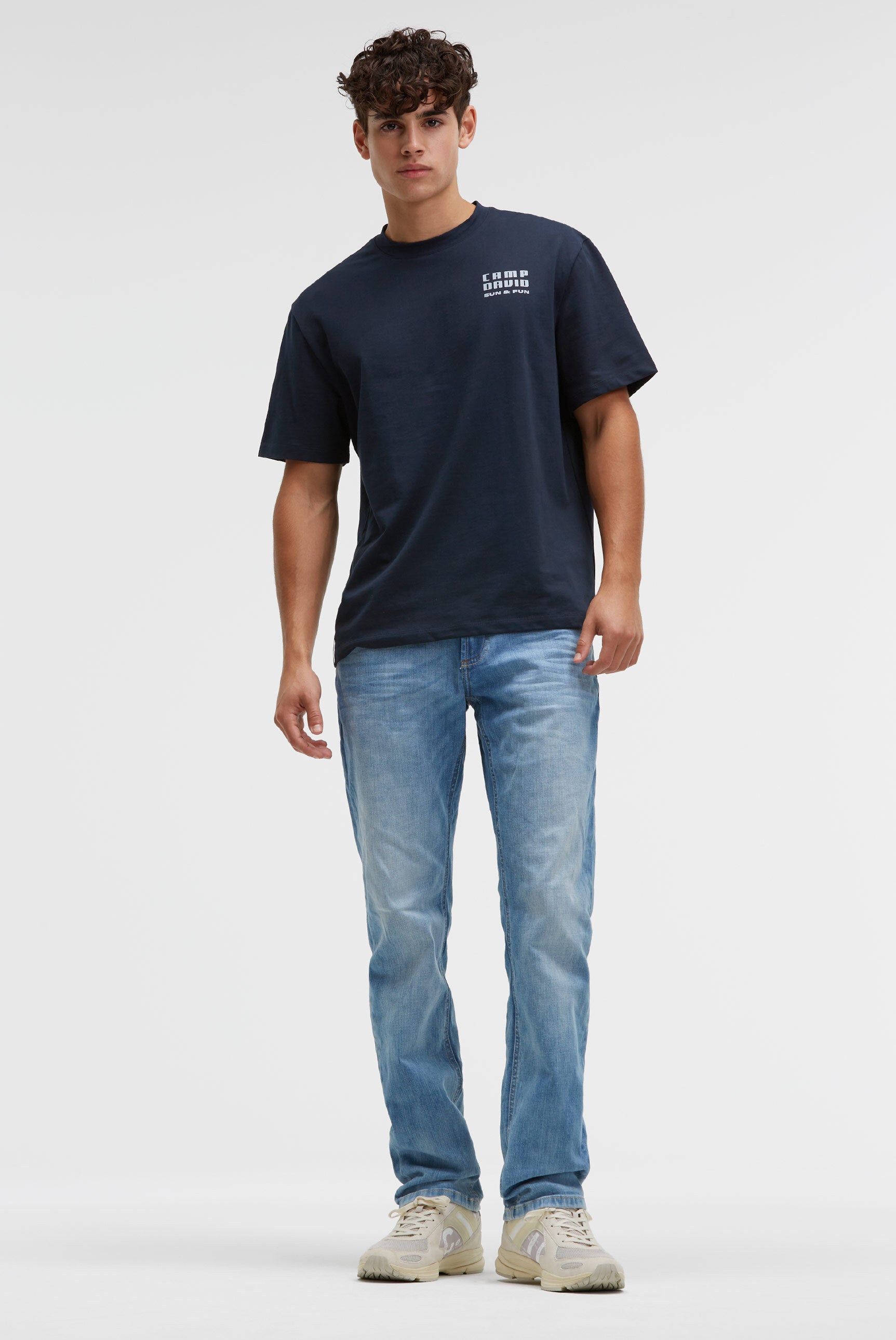 T-shirt z okrągłym dekoltem i nadrukiem z tyłu - 4