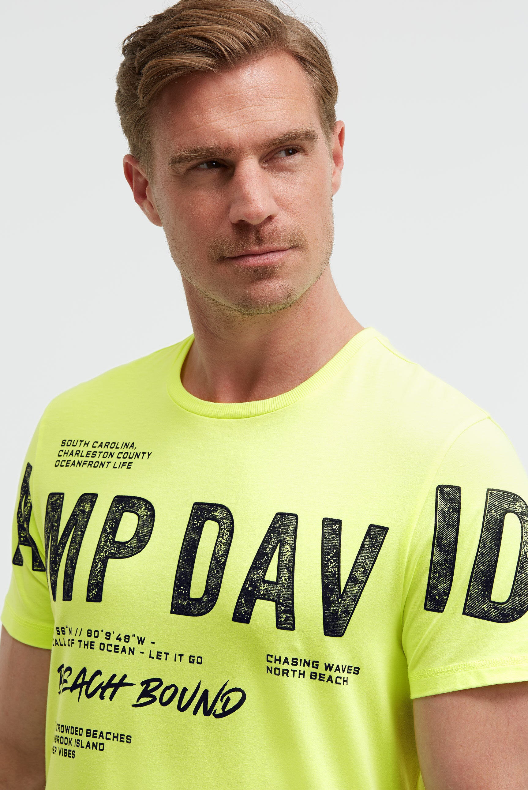T-Shirt mit auffälligem Logo Print