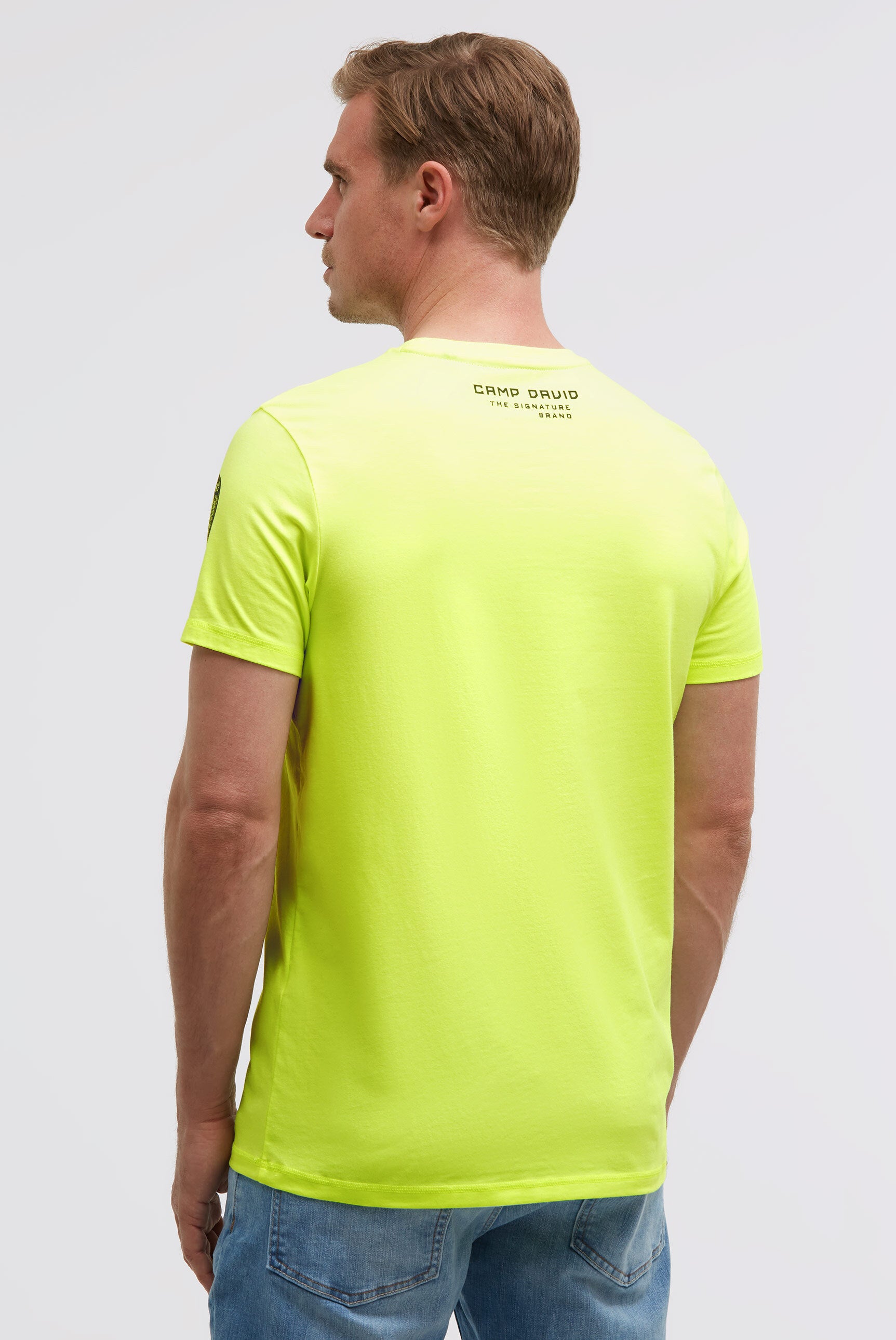 T-Shirt mit auffälligem Logo Print - 5