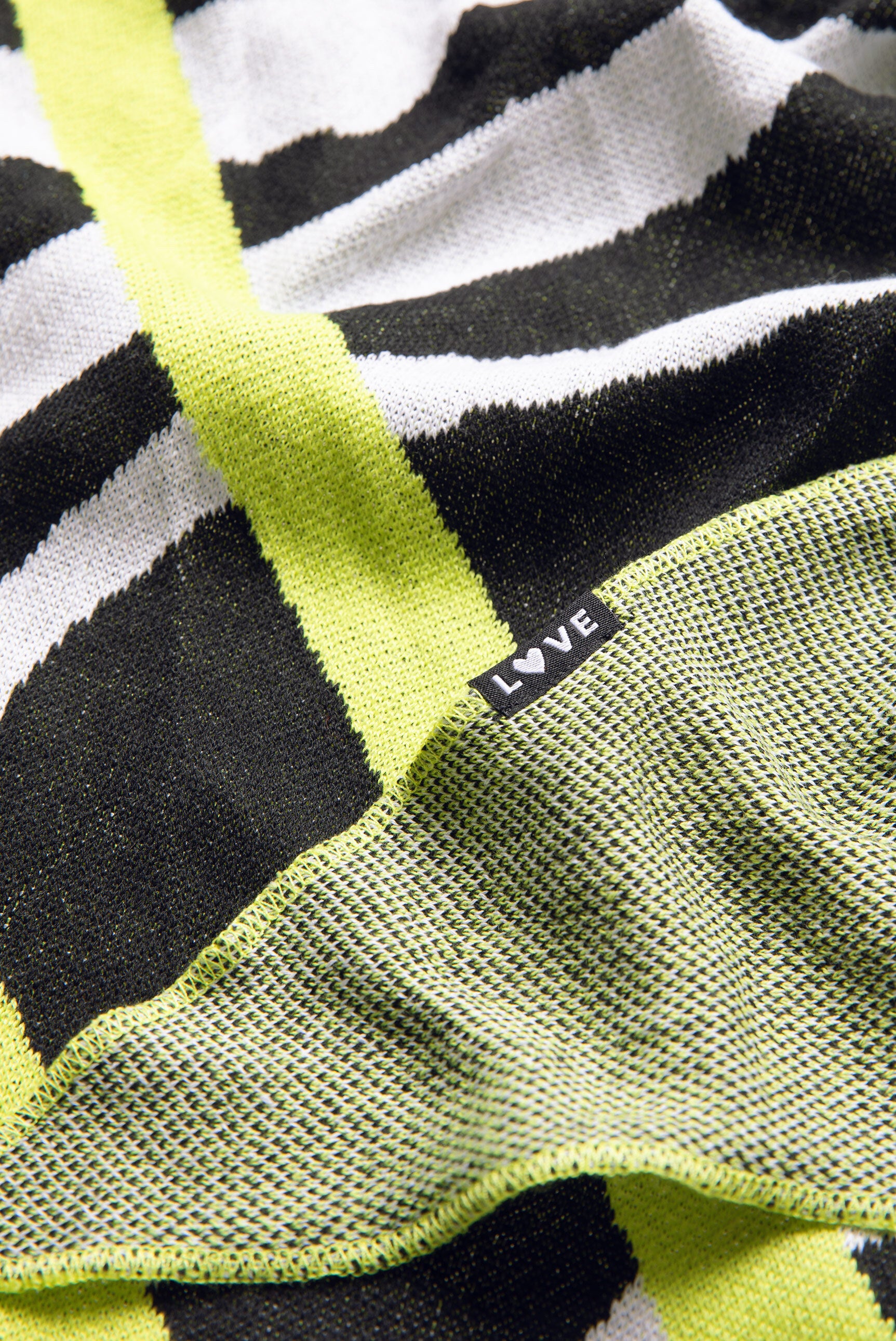 Chusta trójkątna z dzianiny z wzorem animal intarsia - 4