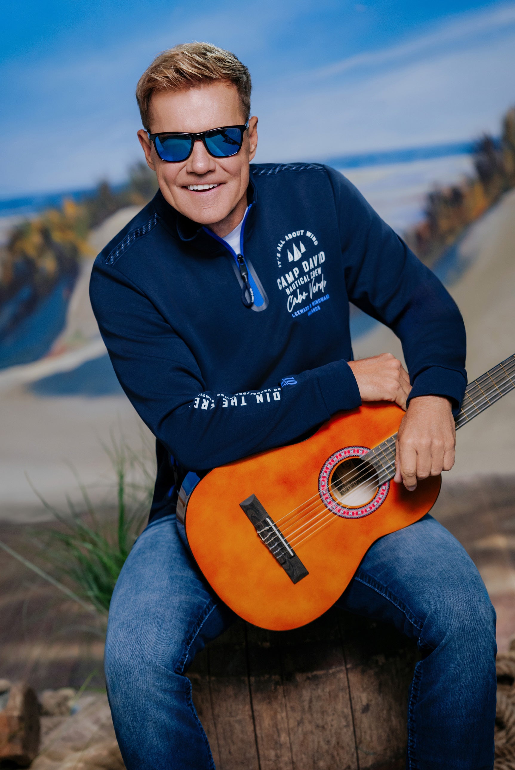 Bluza ze stójką na zamek z interlocku z grafiką z tyłu