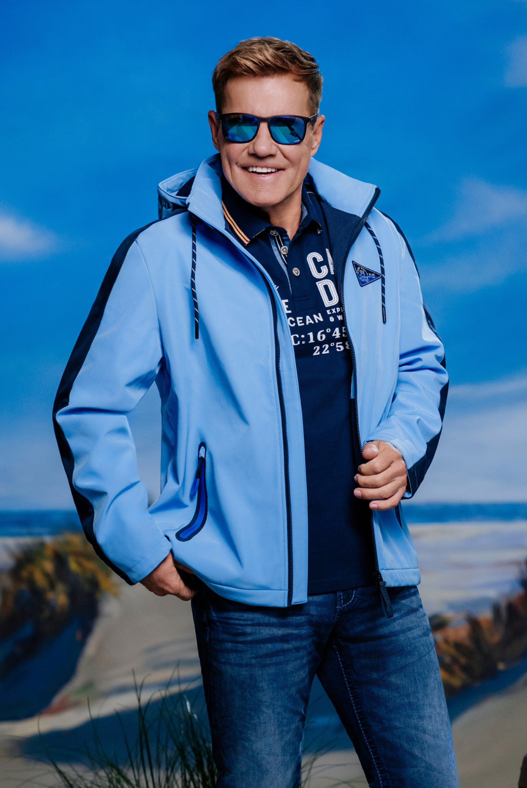 Kurtka softshellowa z odpinanym kapturem z logo - 8