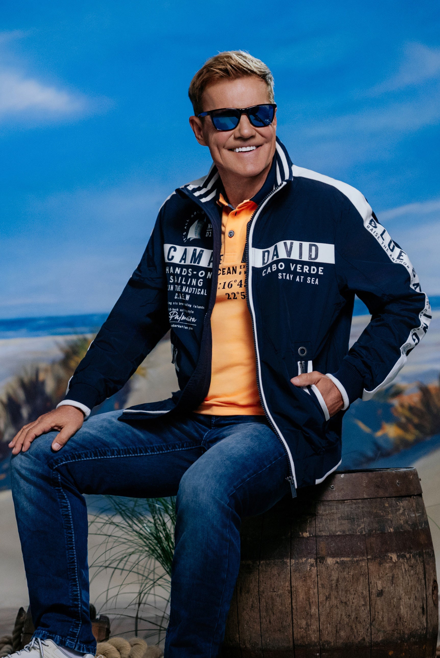 Kurtka z taśmami z logo i grafikami - 6