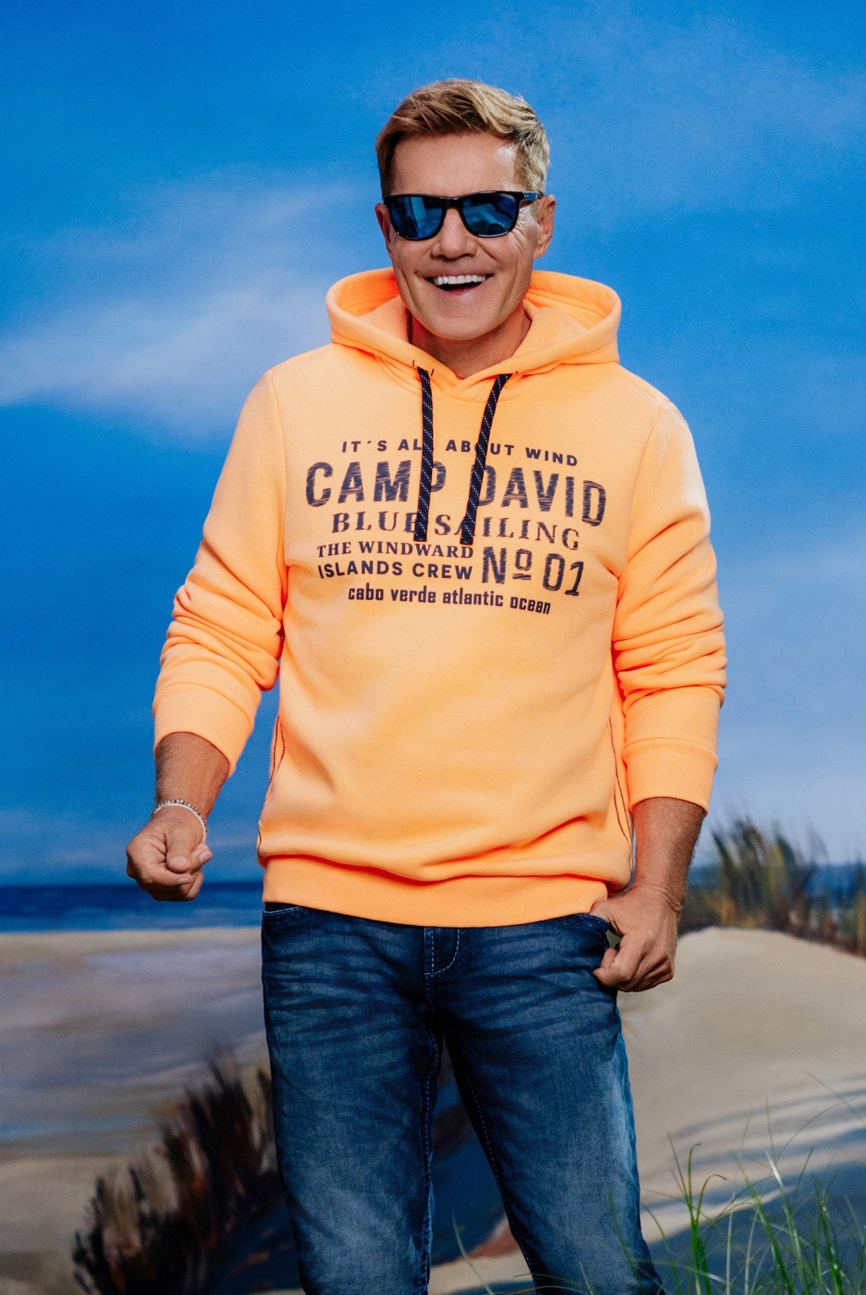 Bluza z kapturem i nadrukowanym napisem