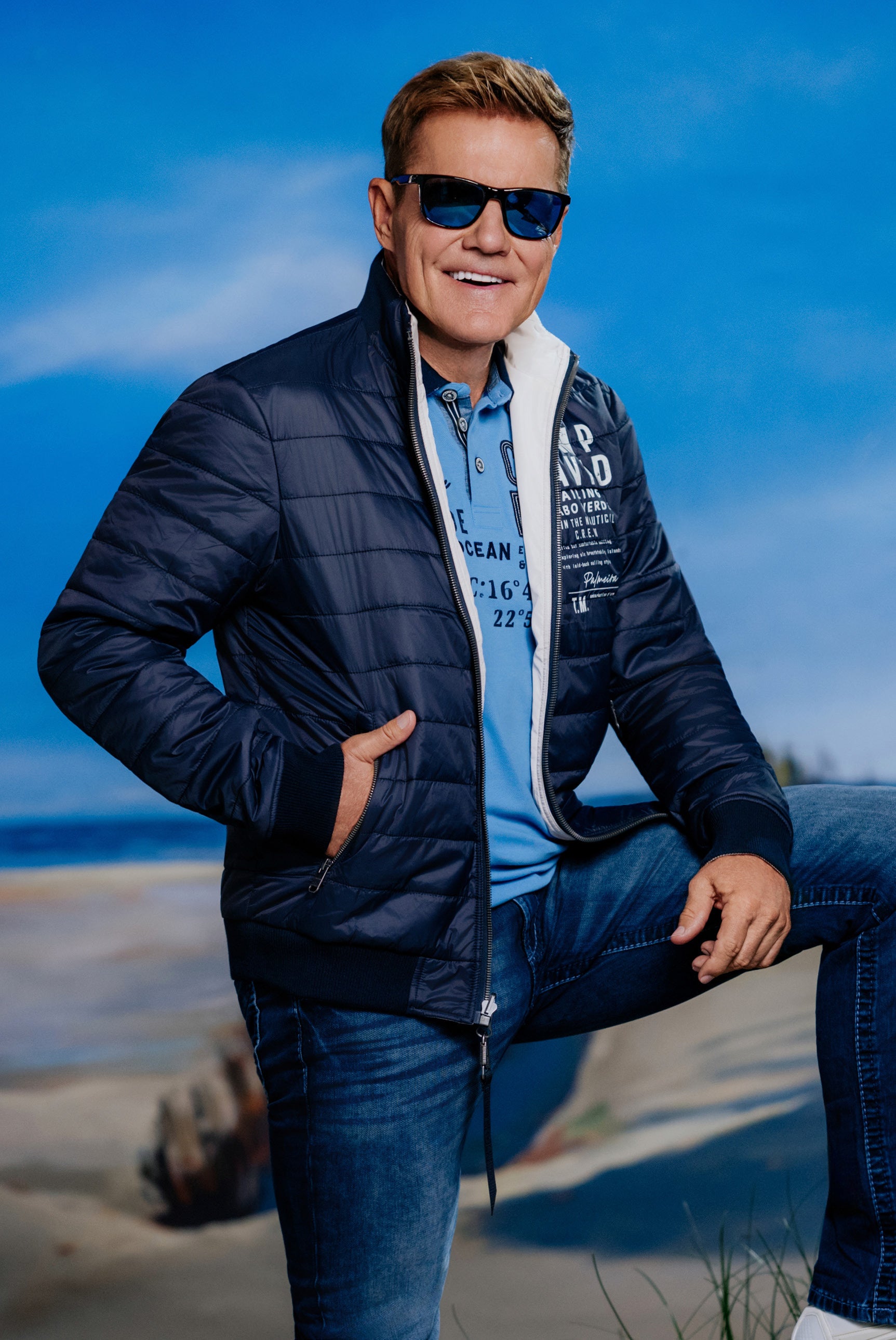 Dwustronna lekka kurtka z nadurkowanymi logo - 8